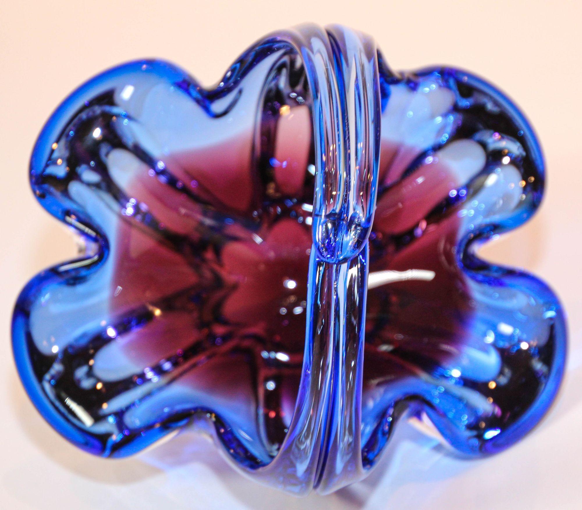 Kobaltblauer Korb aus Murano-Kunstglas mit Henkel 1970er Jahre Italien im Angebot 11