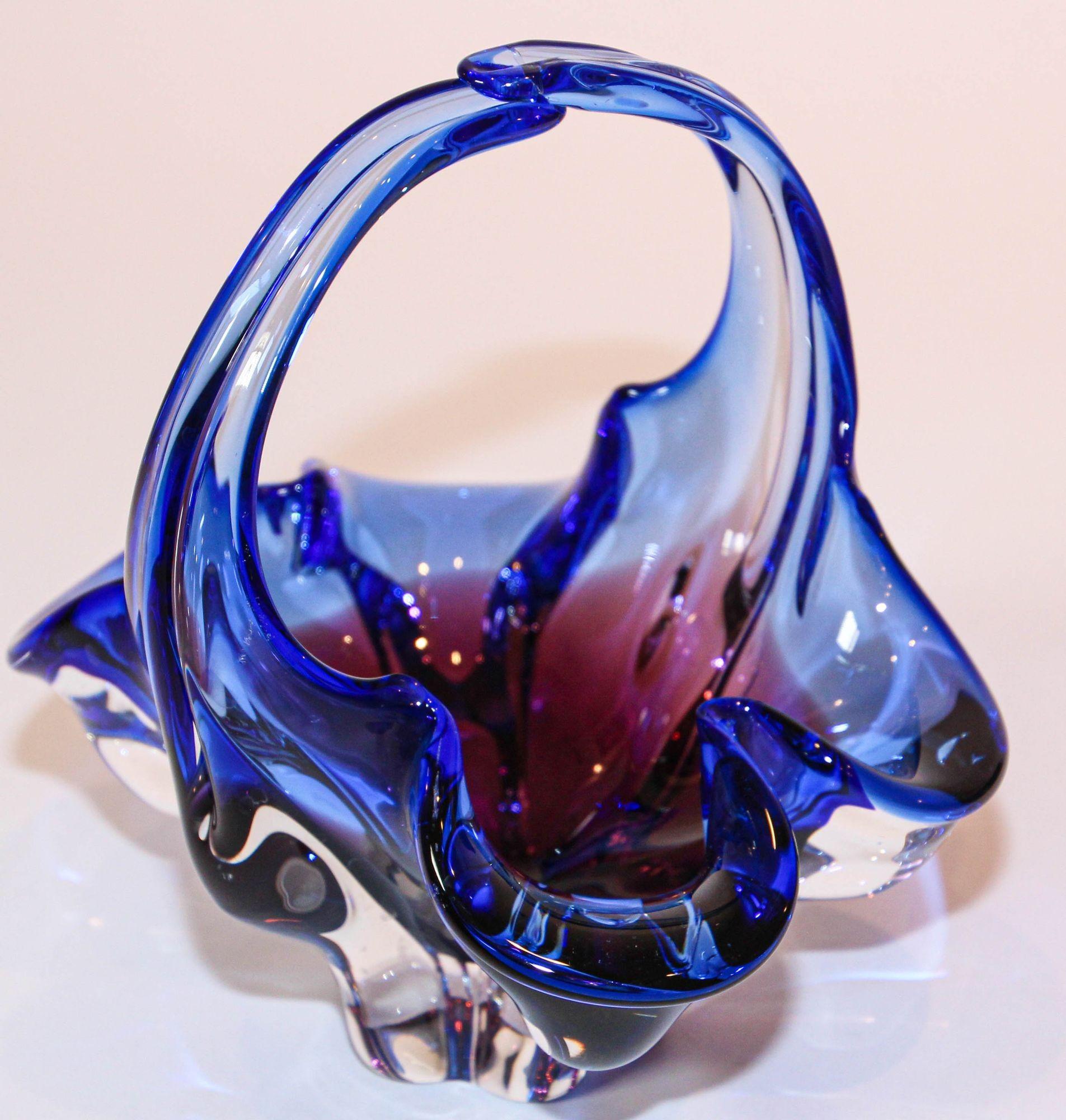 Kobaltblauer Korb aus Murano-Kunstglas mit Henkel 1970er Jahre Italien im Angebot 12