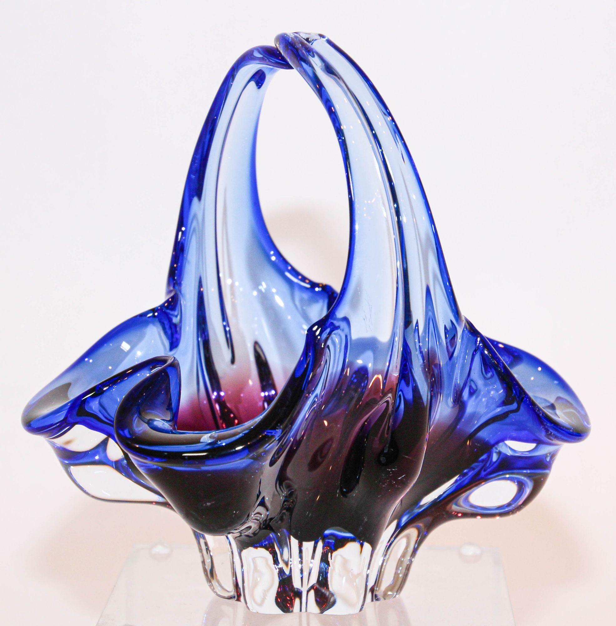 Kobaltblauer Korb aus Murano-Kunstglas mit Henkel 1970er Jahre Italien (Moderne der Mitte des Jahrhunderts) im Angebot