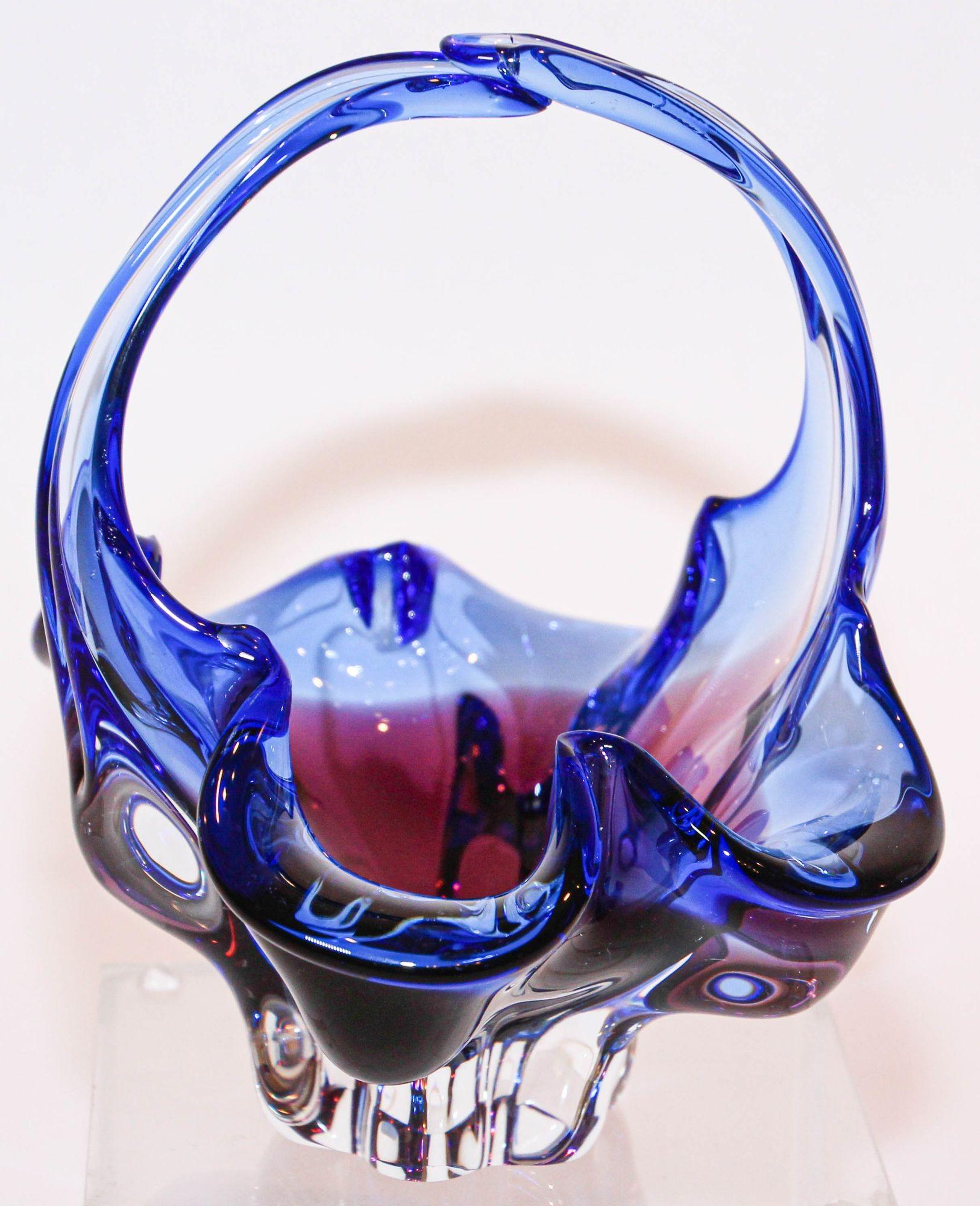 Kobaltblauer Korb aus Murano-Kunstglas mit Henkel 1970er Jahre Italien im Zustand „Gut“ im Angebot in North Hollywood, CA