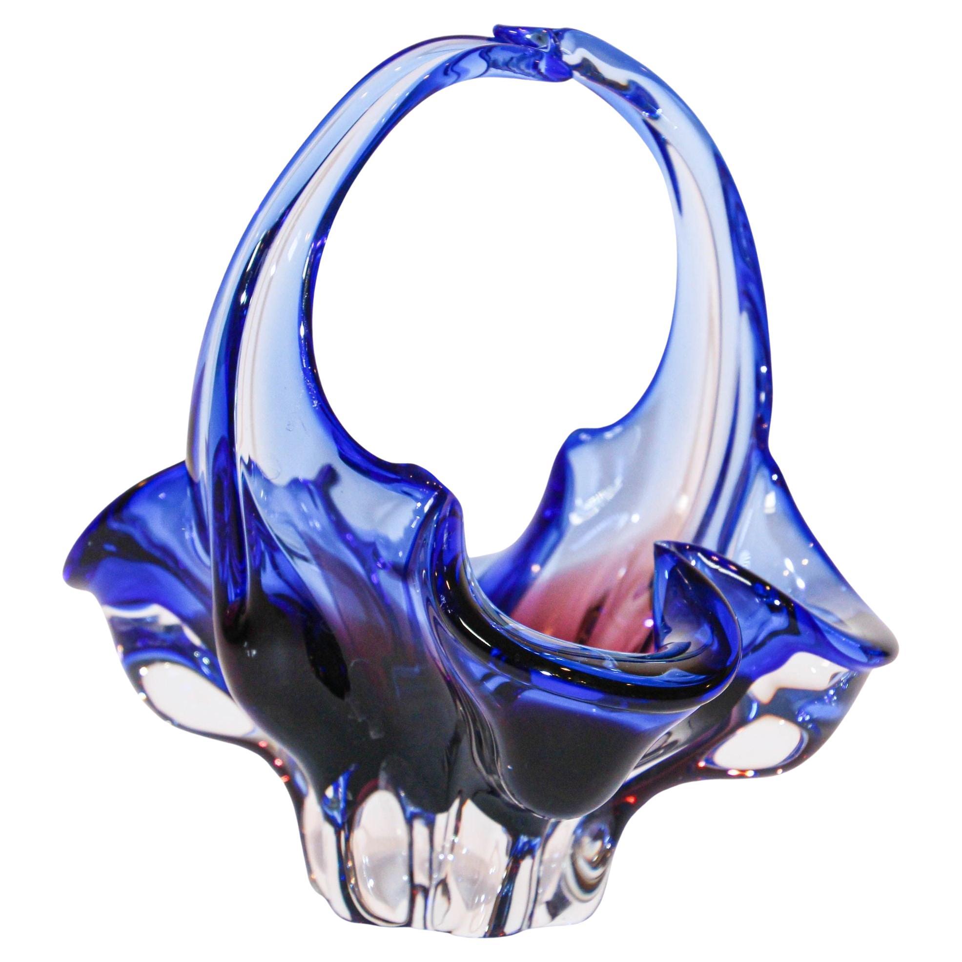 Kobaltblauer Korb aus Murano-Kunstglas mit Henkel 1970er Jahre Italien im Angebot