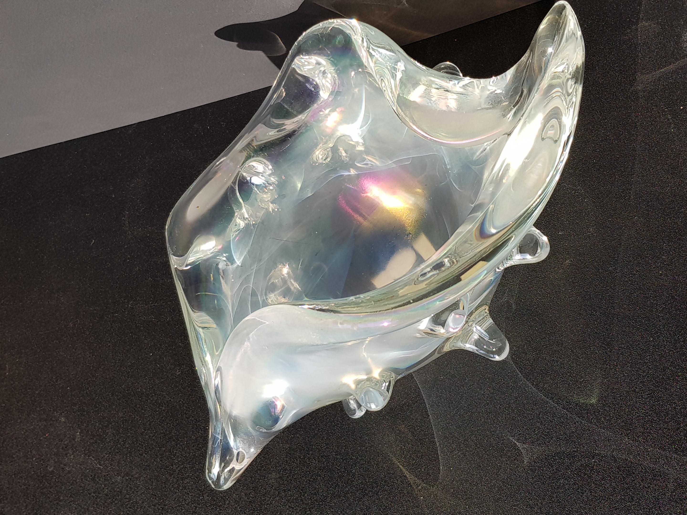 Italiano Murano Art Glass Conch Shell Centerpiece Bowl Sculpture Iridescent Opalescent in vendita