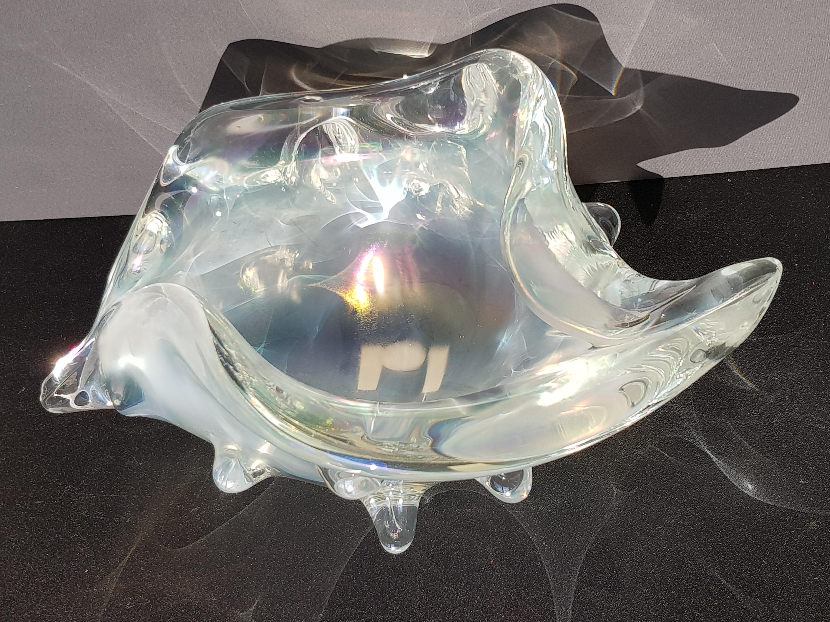 Fatto a mano Murano Art Glass Conch Shell Centerpiece Bowl Sculpture Iridescent Opalescent in vendita