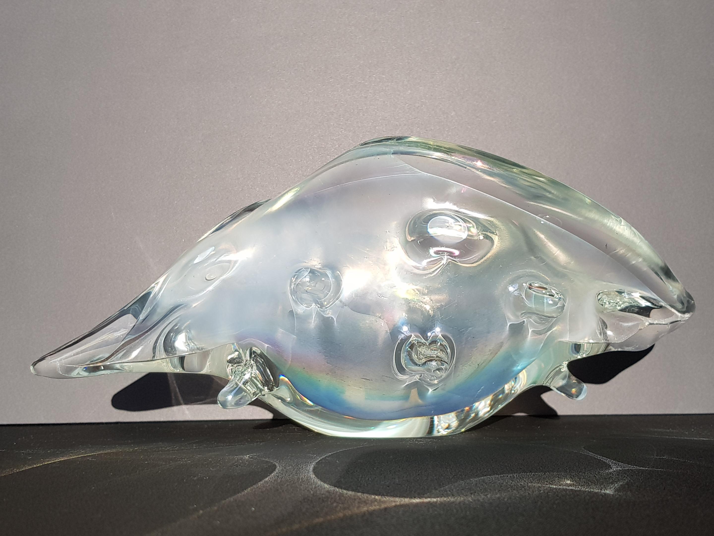 Murano Art Glass Conch Shell Centerpiece Bowl Sculpture Iridescent Opalescent In condizioni buone in vendita a Palm Beach, FL