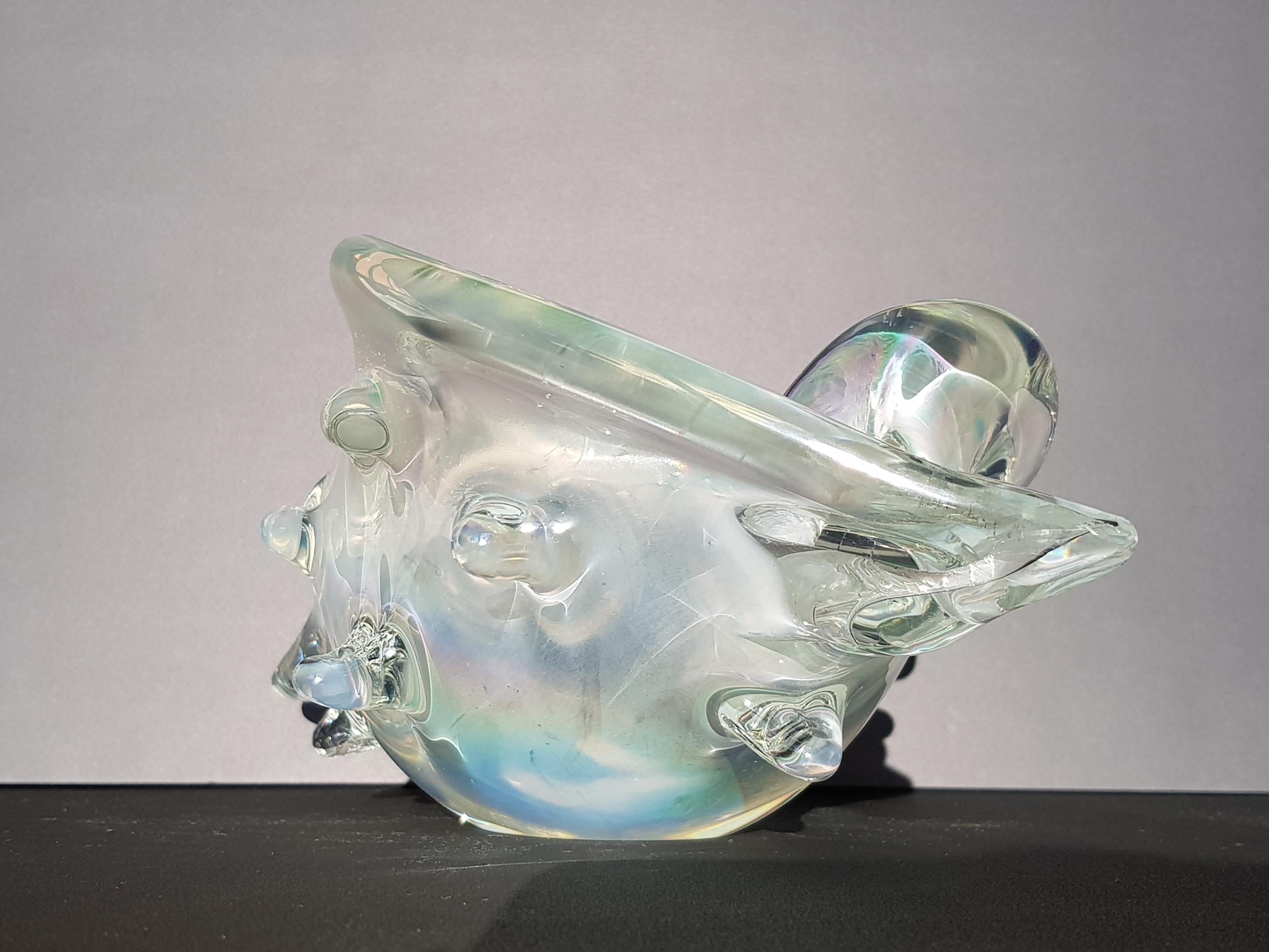 XX secolo Murano Art Glass Conch Shell Centerpiece Bowl Sculpture Iridescent Opalescent in vendita