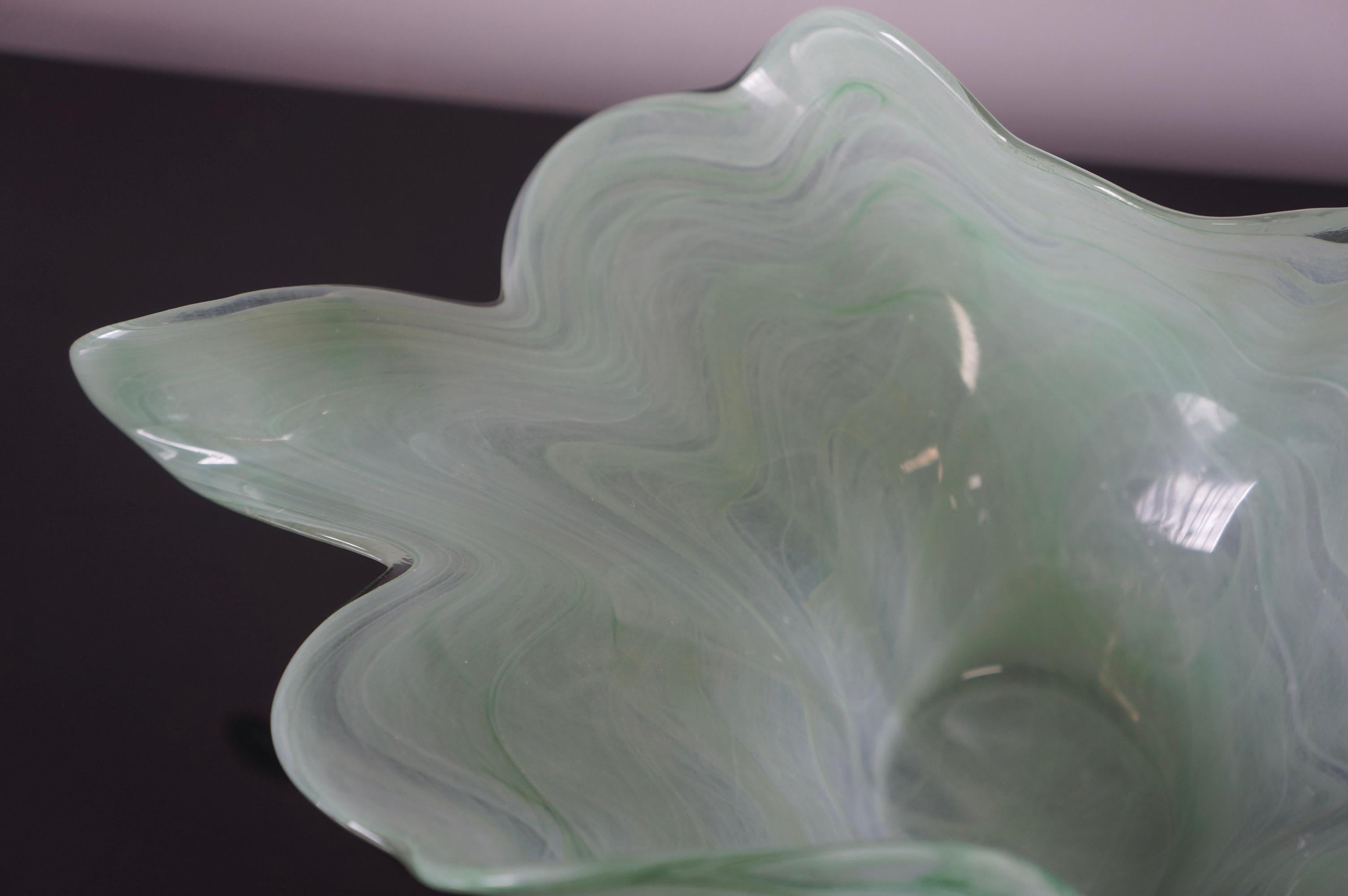 Murano Art Glass decorative bowl in green swirl  In Good Condition In Toronto, ON