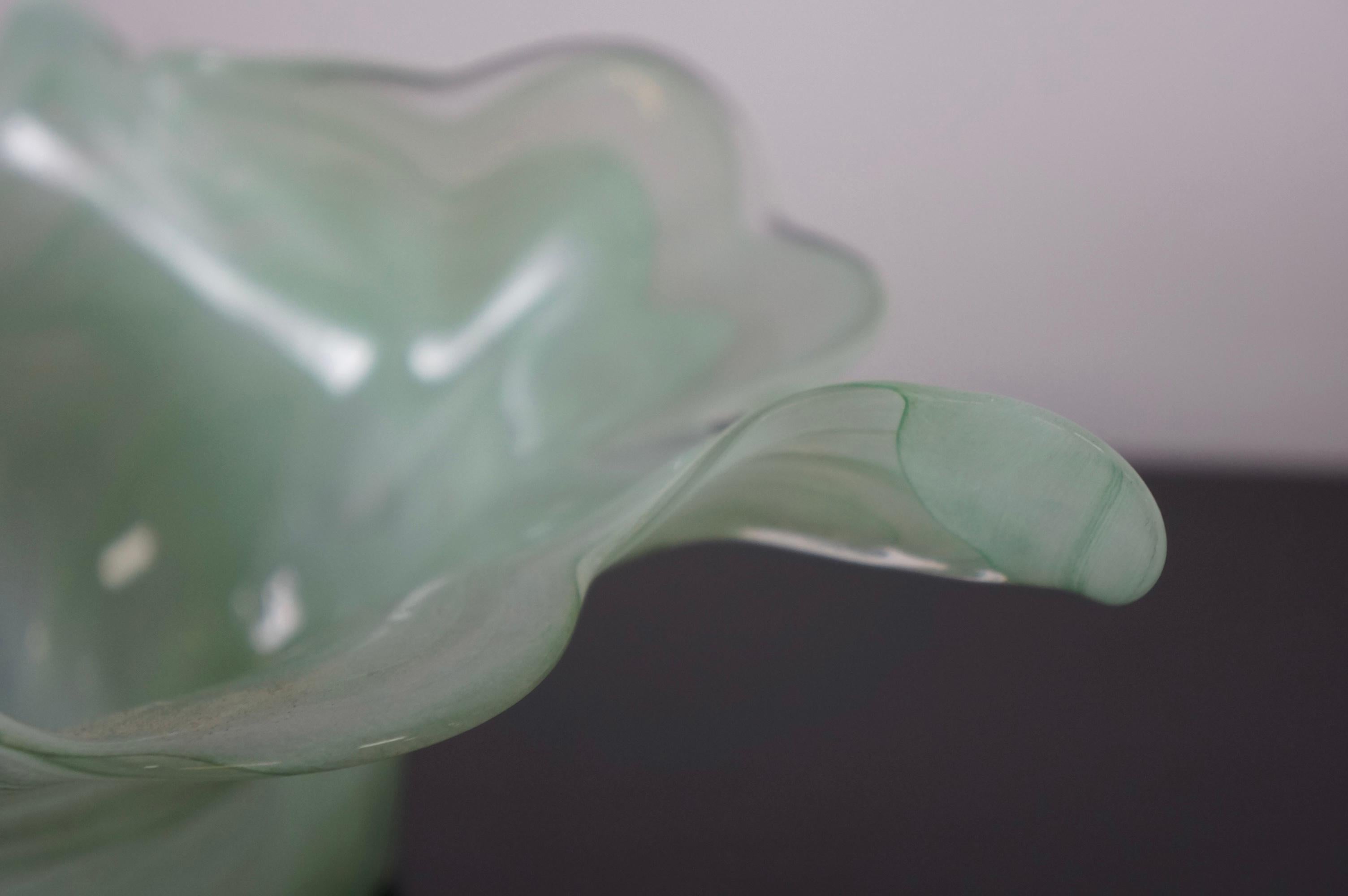 Mid-20th Century Murano Art Glass decorative bowl in green swirl 