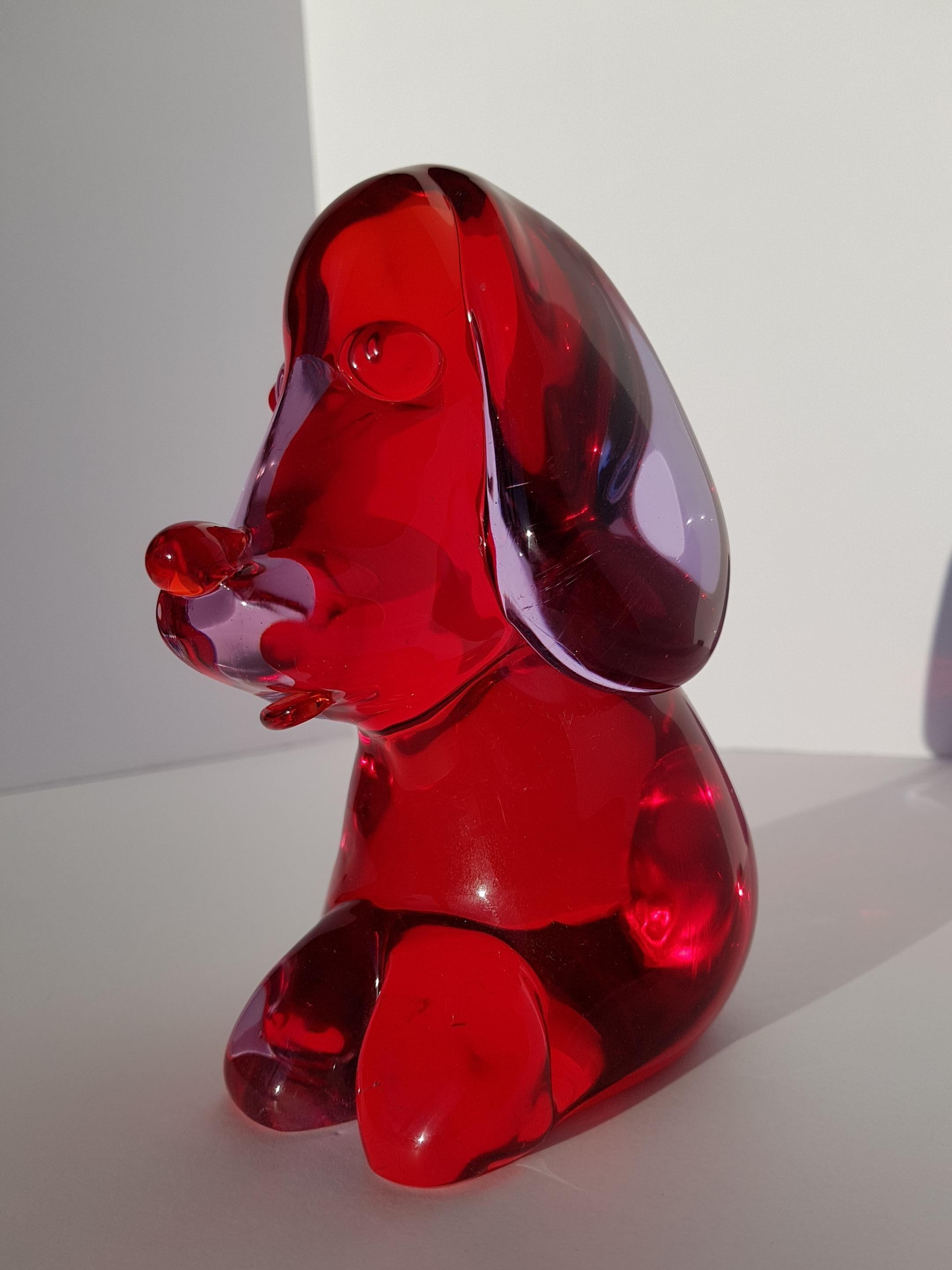 Italiano Scultura di cane in vetro di Murano Seguso Barbini Sommerso Alessandrite Rosso in vendita