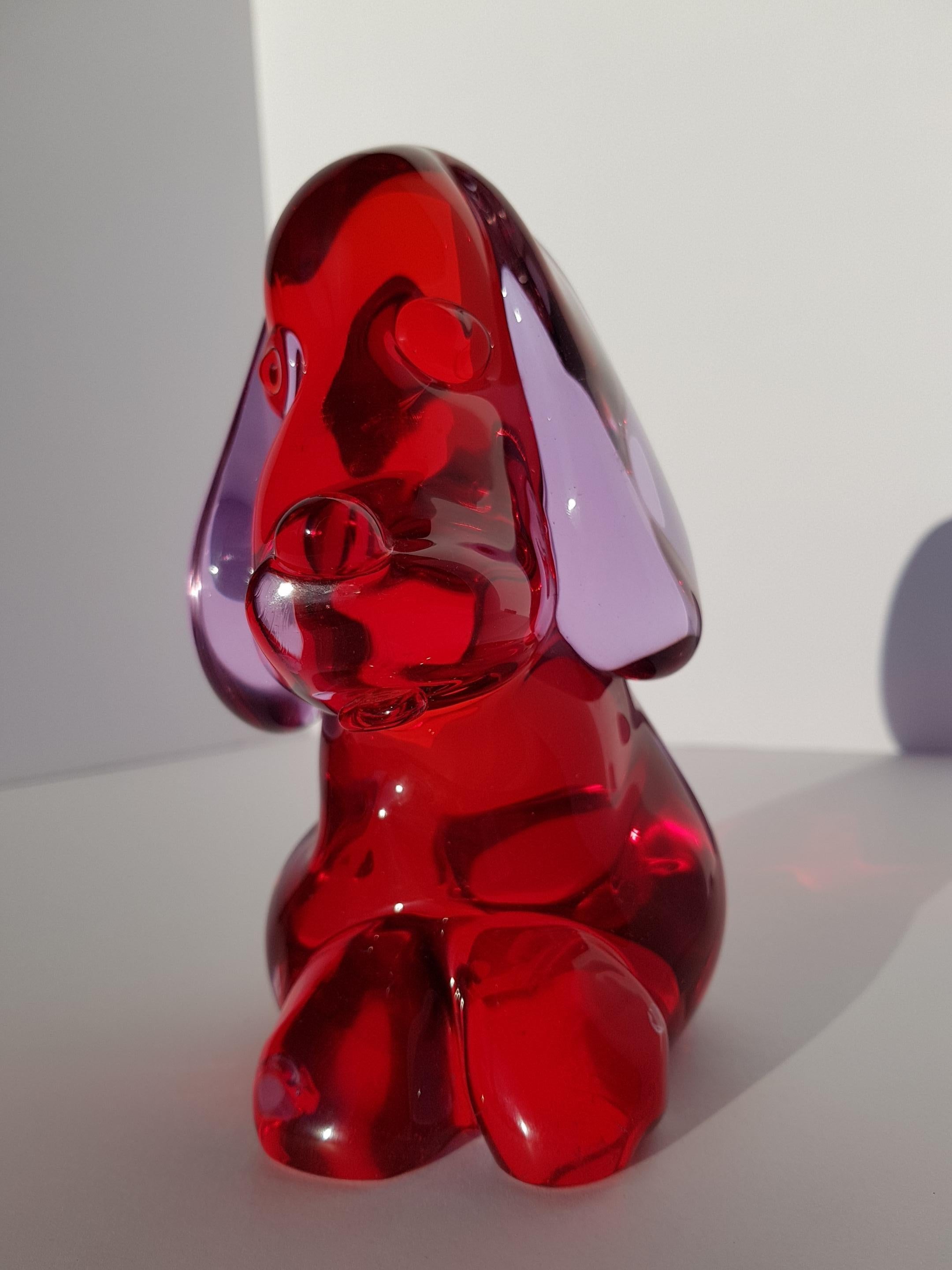Fatto a mano Scultura di cane in vetro di Murano Seguso Barbini Sommerso Alessandrite Rosso in vendita