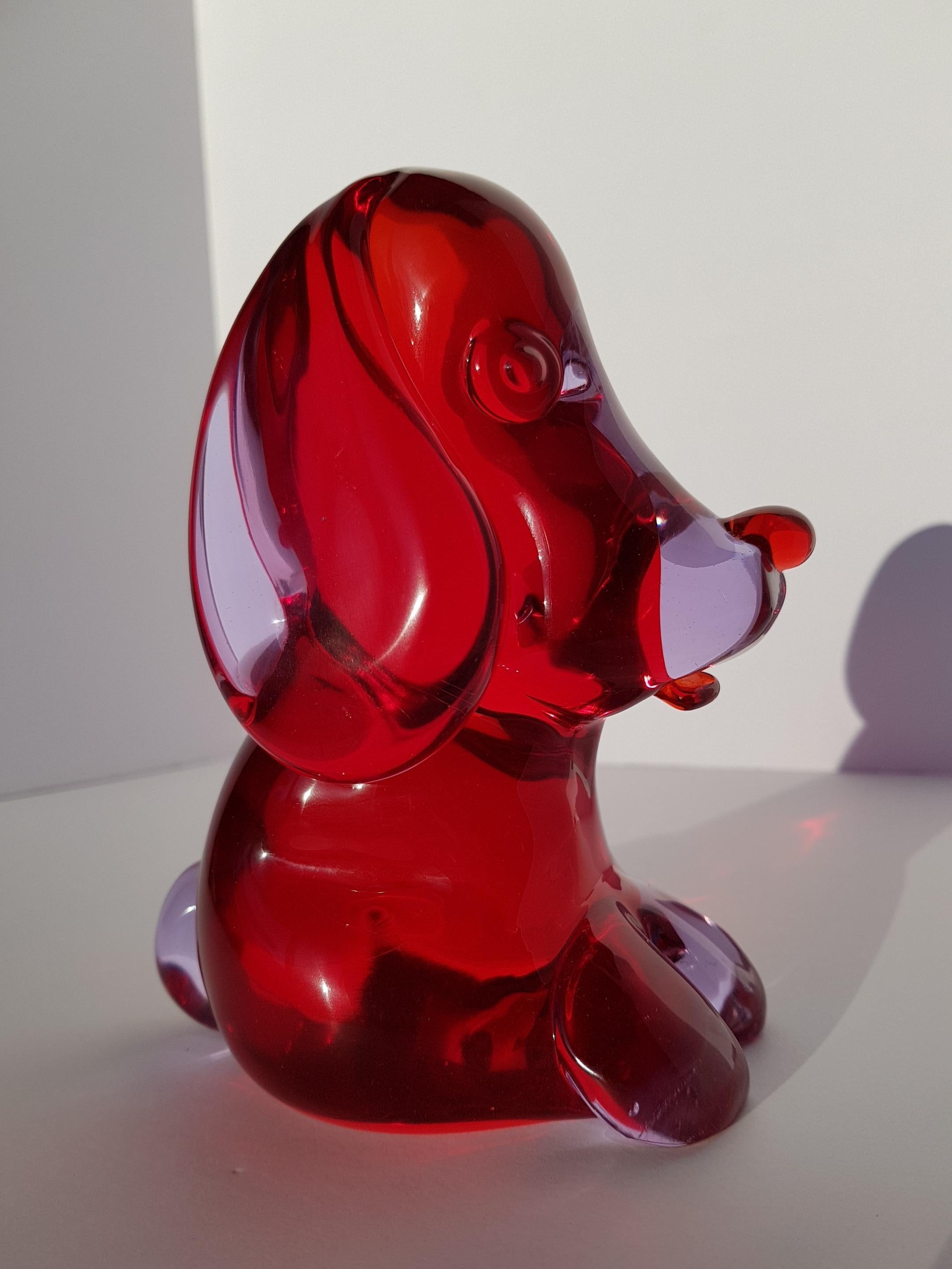 Vetro Scultura di cane in vetro di Murano Seguso Barbini Sommerso Alessandrite Rosso in vendita