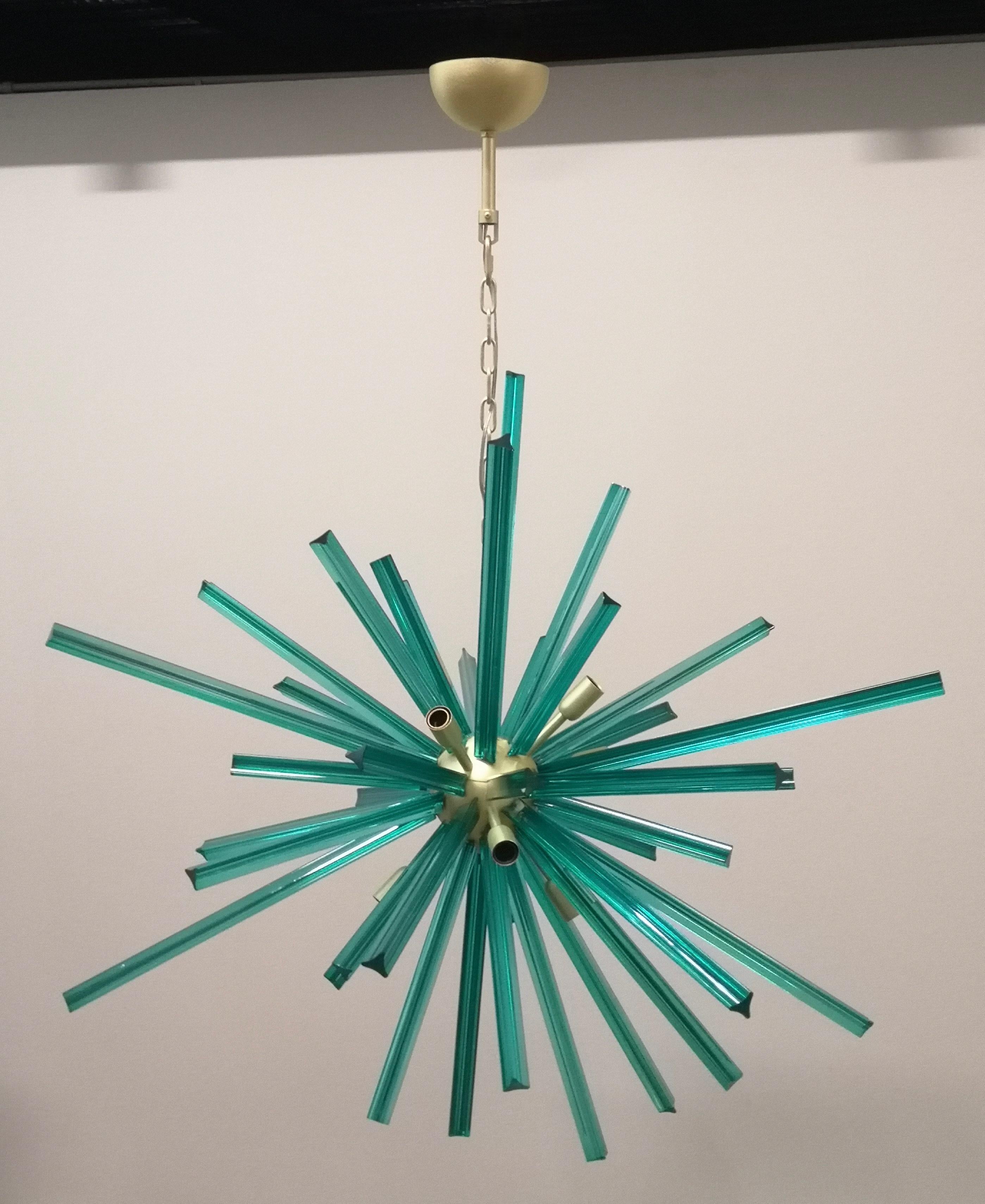 Murano Art Glass Emerald Green Color Italian Mid-Century Chandelier, 2000 In Good Condition For Sale In Rome, IT