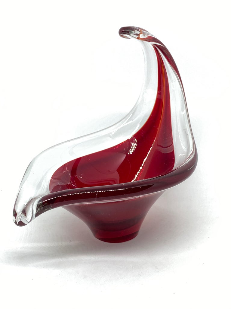 Gorgeous hand blown Murano art glass piece with Sommerso and bullicante techniques. A beautiful organic shaped bowl, catchall or ashtray in red and clear, Italy, 1970s.