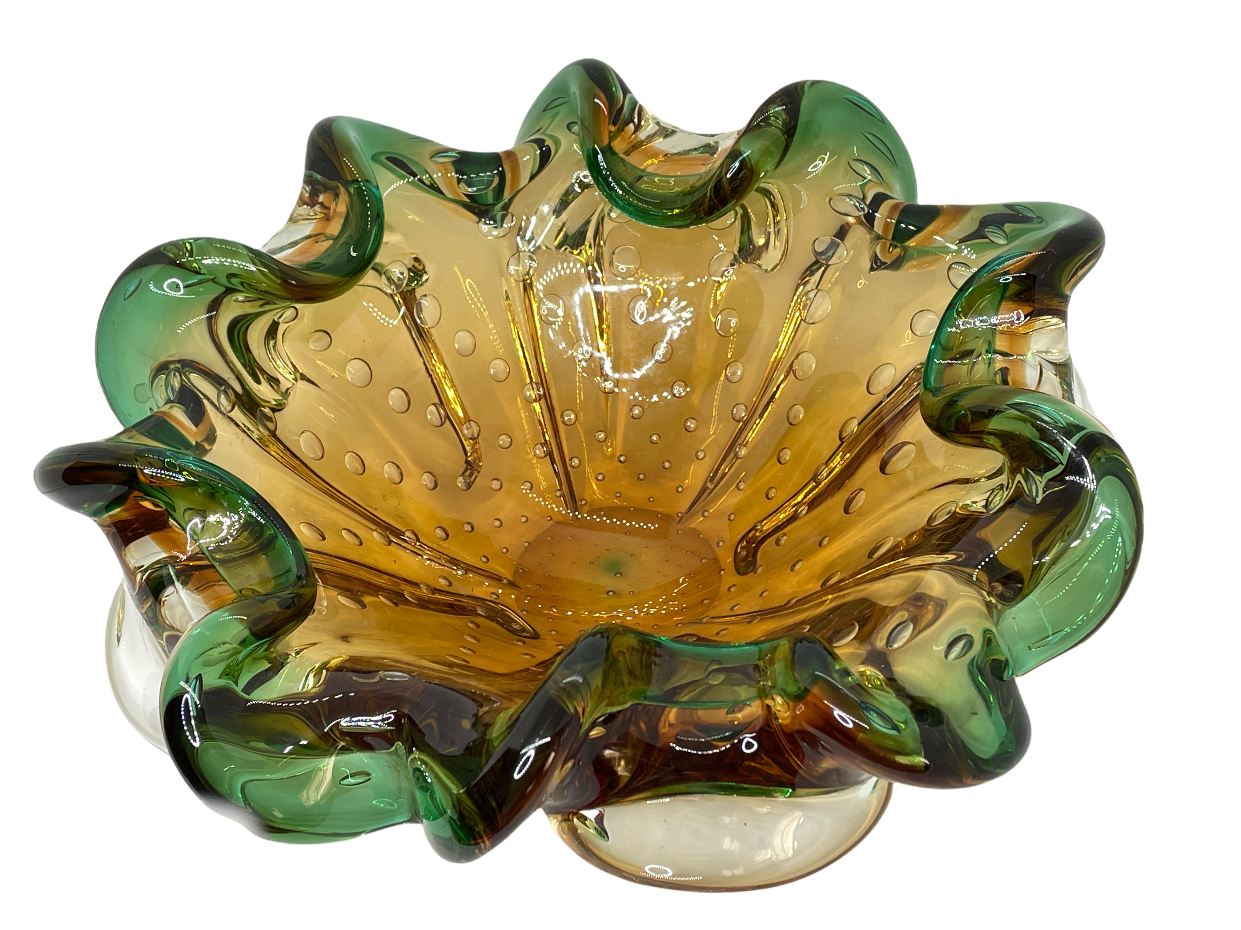 Hand-Crafted Murano Art Glass Green and Amber Fruit Bowl Catchall Italy, Sommerso, 1970s For Sale