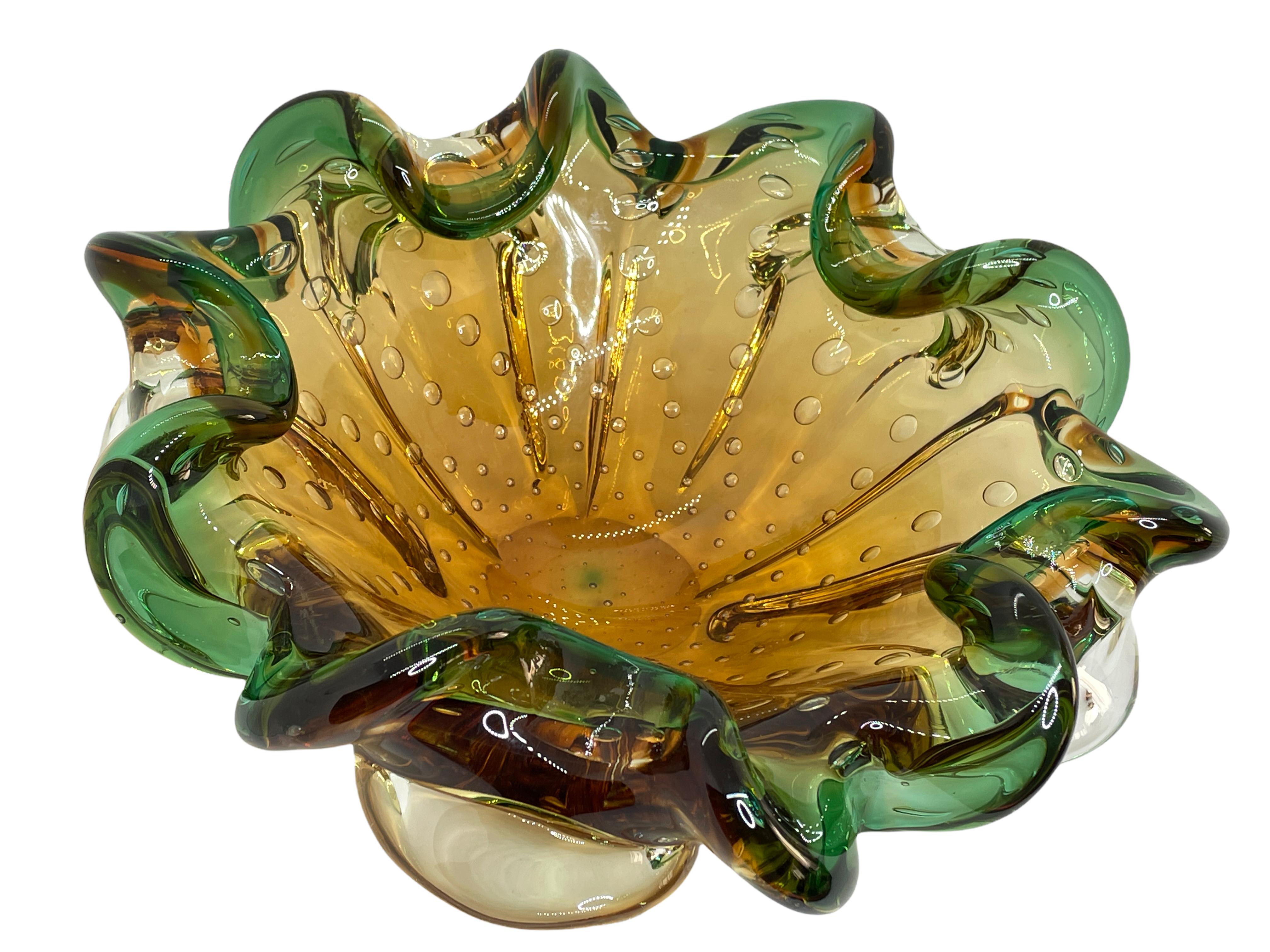 Late 20th Century Murano Art Glass Green and Amber Fruit Bowl Catchall Italy, Sommerso, 1970s For Sale