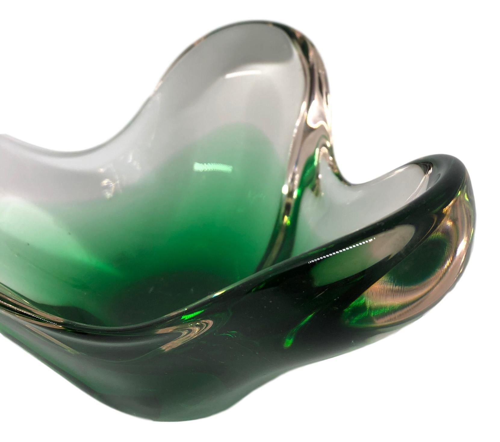Murano Art Glass Green and Clear Bowl Catchall Italy, Sommerso, 1960s In Good Condition For Sale In Nuernberg, DE