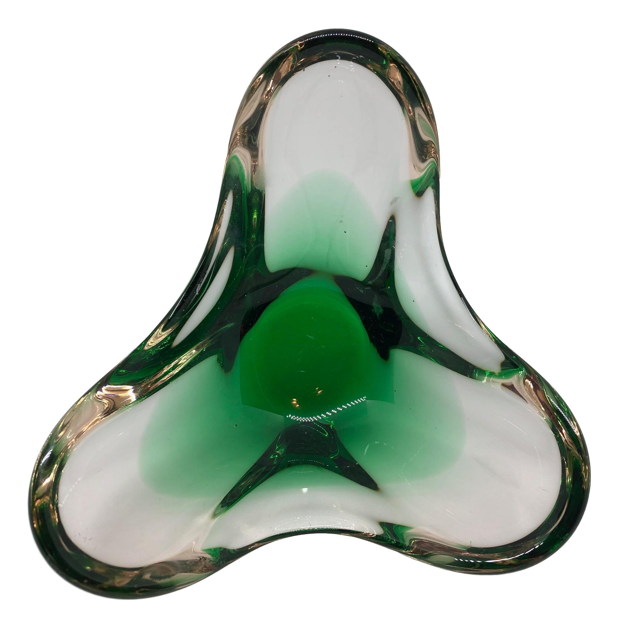 Murano Art Glass Green and Clear Bowl Catchall Italy, Sommerso, 1960s For Sale 2