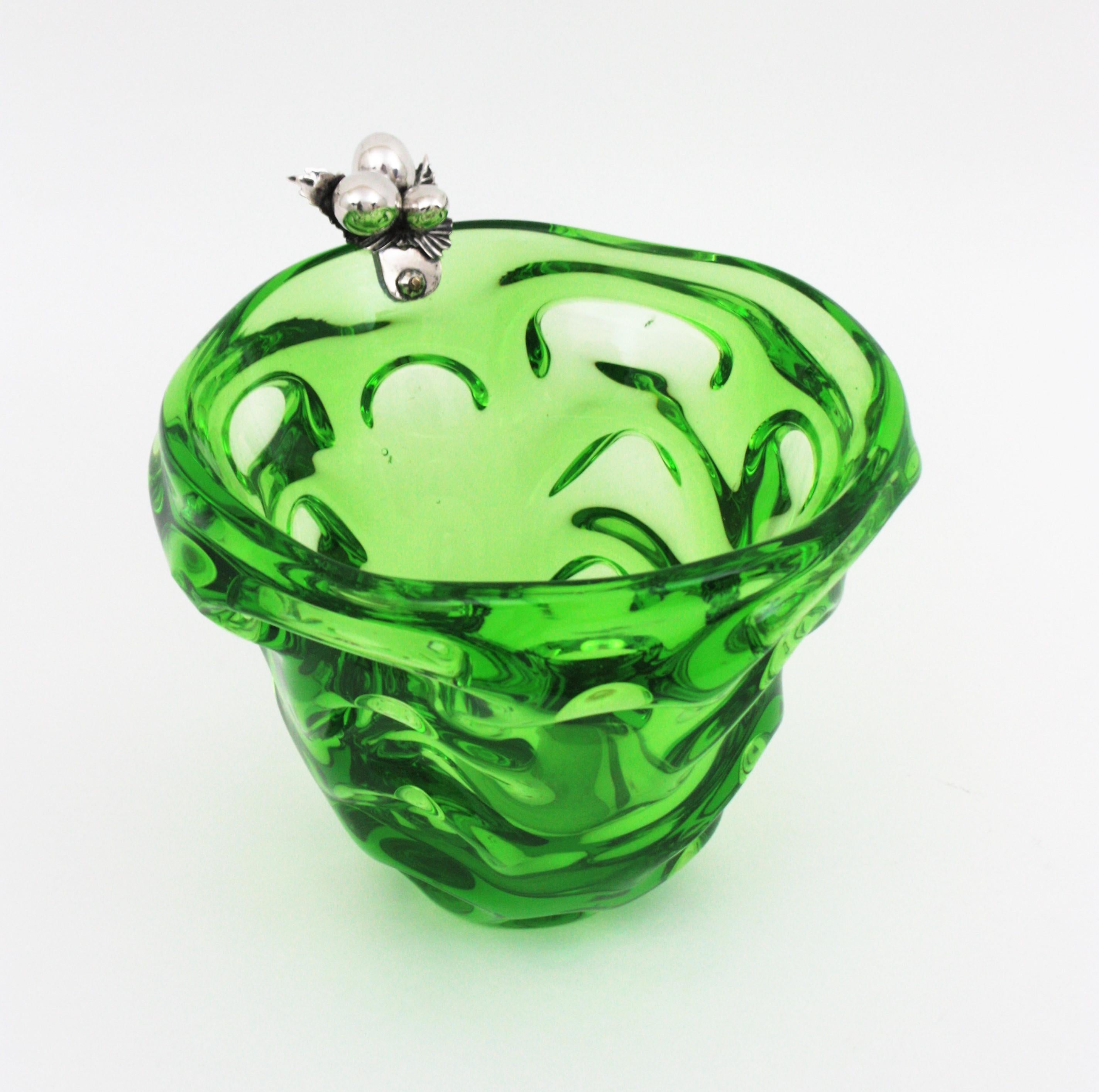 Murano Art Glass Green Centerpiece Vase with Sterling Silver Fruits Detail In Good Condition In Barcelona, ES