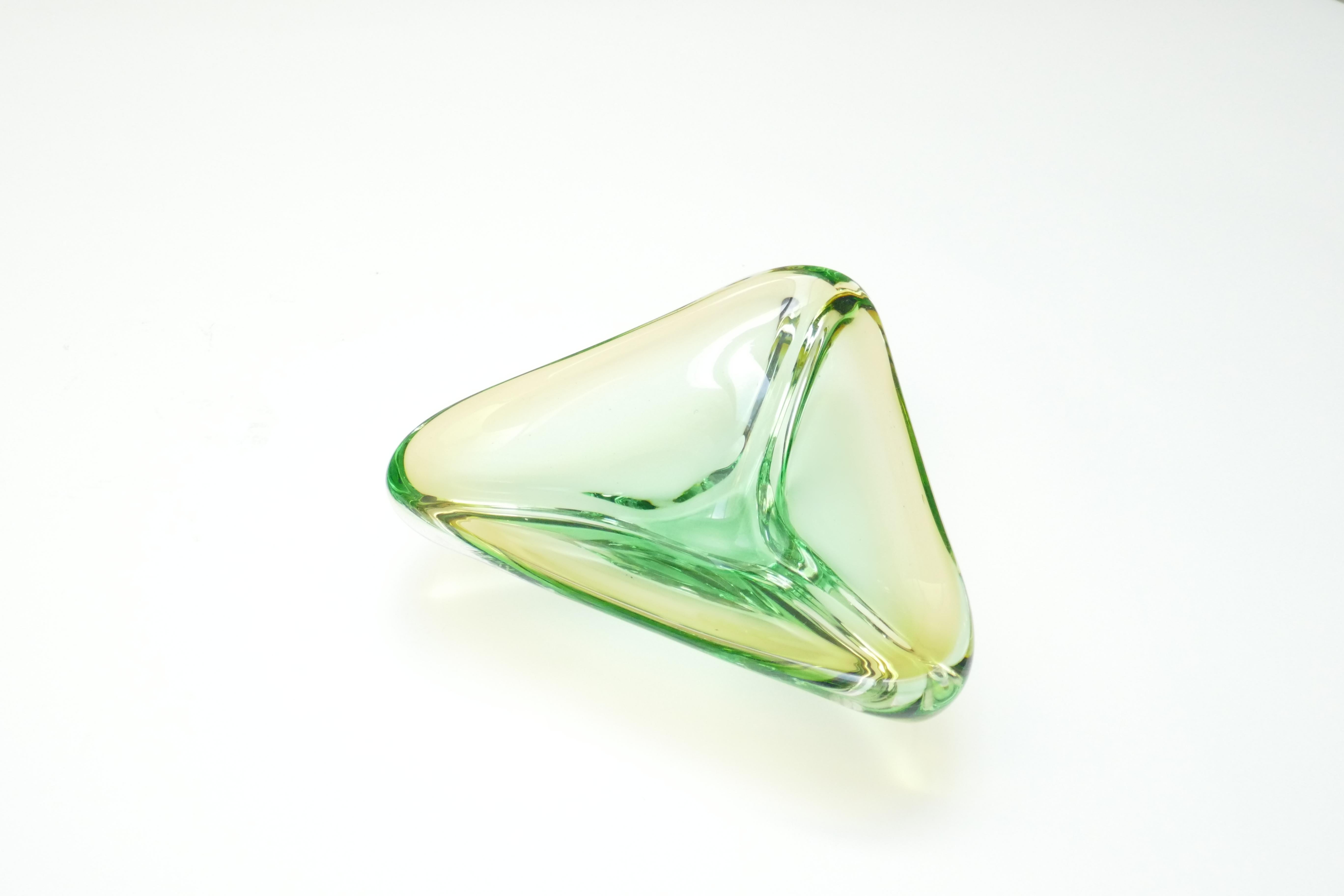 Mid-Century Modern Verre d'art de Murano vert, transparent et ambré, Italie, années 1960 en vente