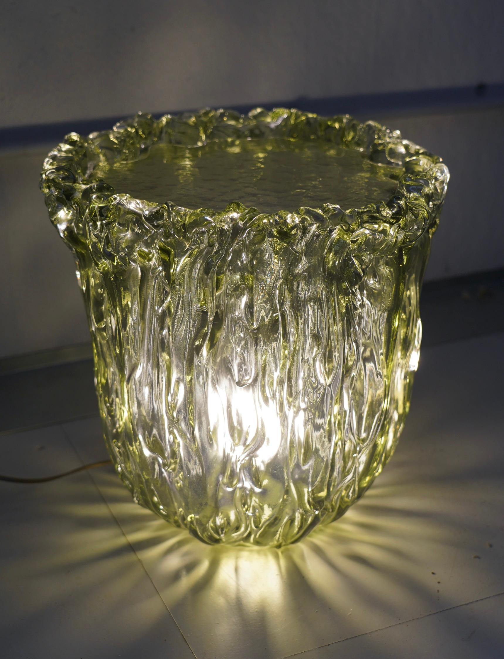 Mid-Century moderno Tavolino italiano di metà secolo in vetro artistico di Murano, colore verde, 2020 in vendita
