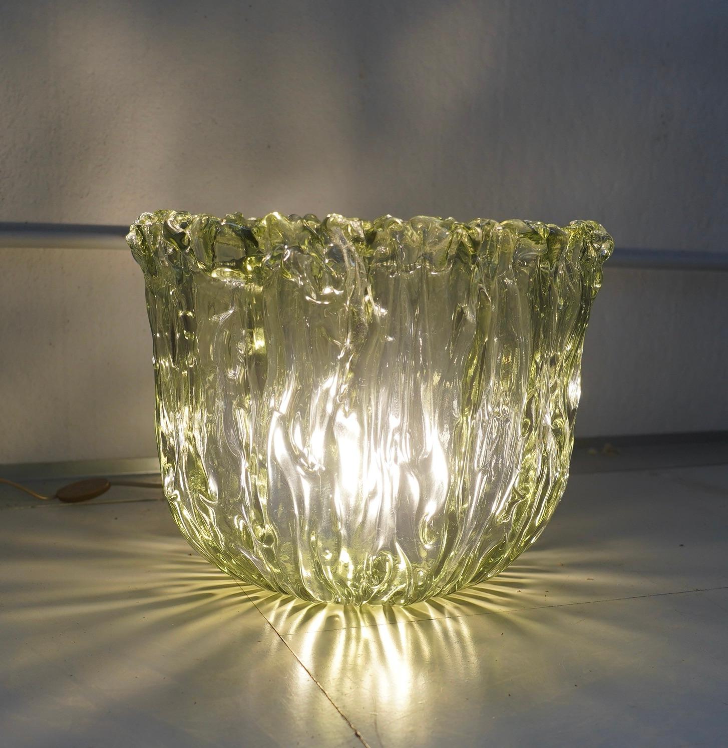 Table d'appoint italienne du milieu du siècle en verre d'art Murano Greene & Greene, 2020 en vente 3