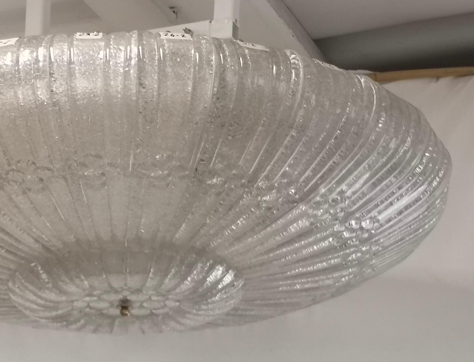Murano Kunstglas Icy White Farbe Italienisch Kronleuchter und Anhänger, 2020 im Zustand „Gut“ im Angebot in Rome, IT