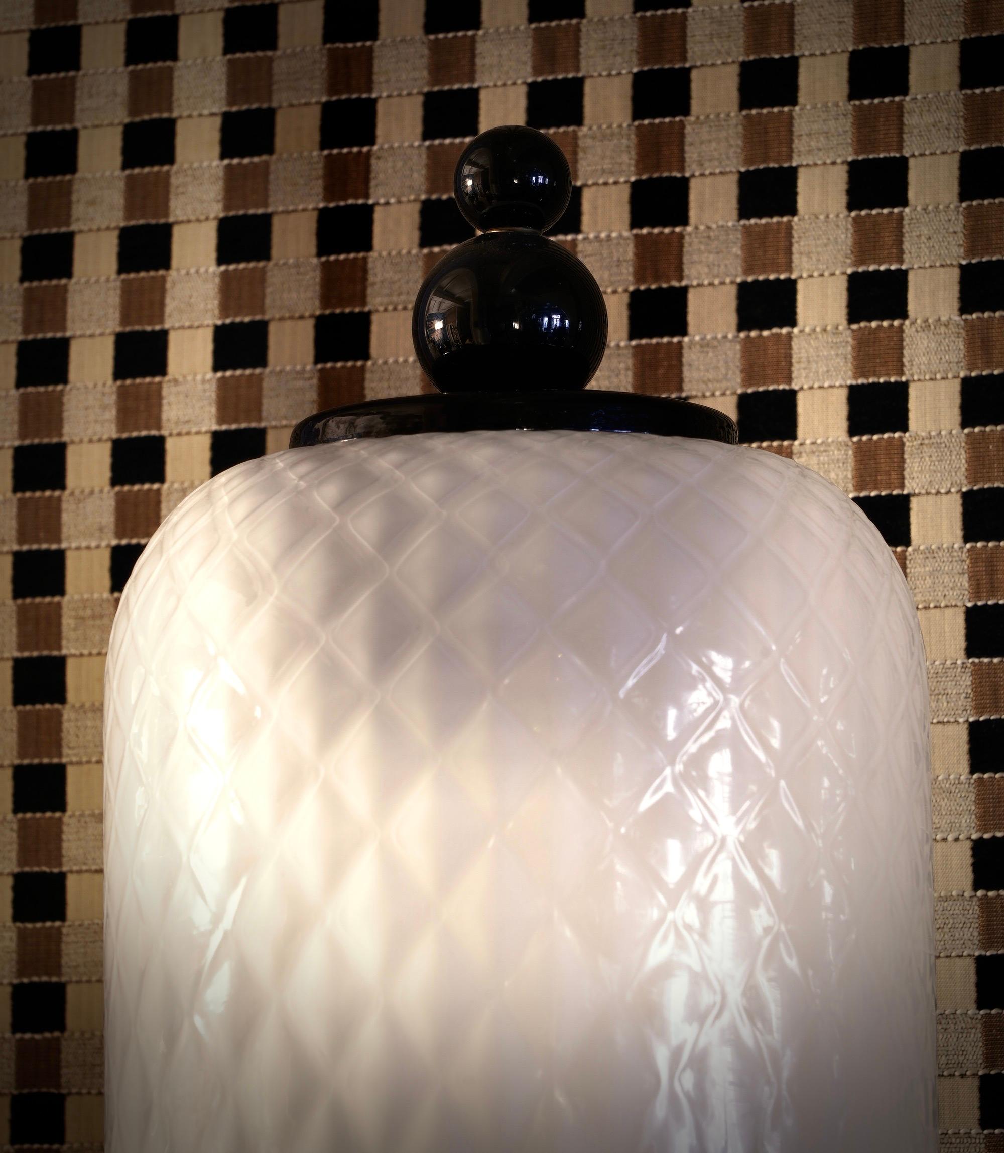 Murano Black and White Art Glass Mid-Century Italian Table Lamp, 1960 In Good Condition In Rome, IT