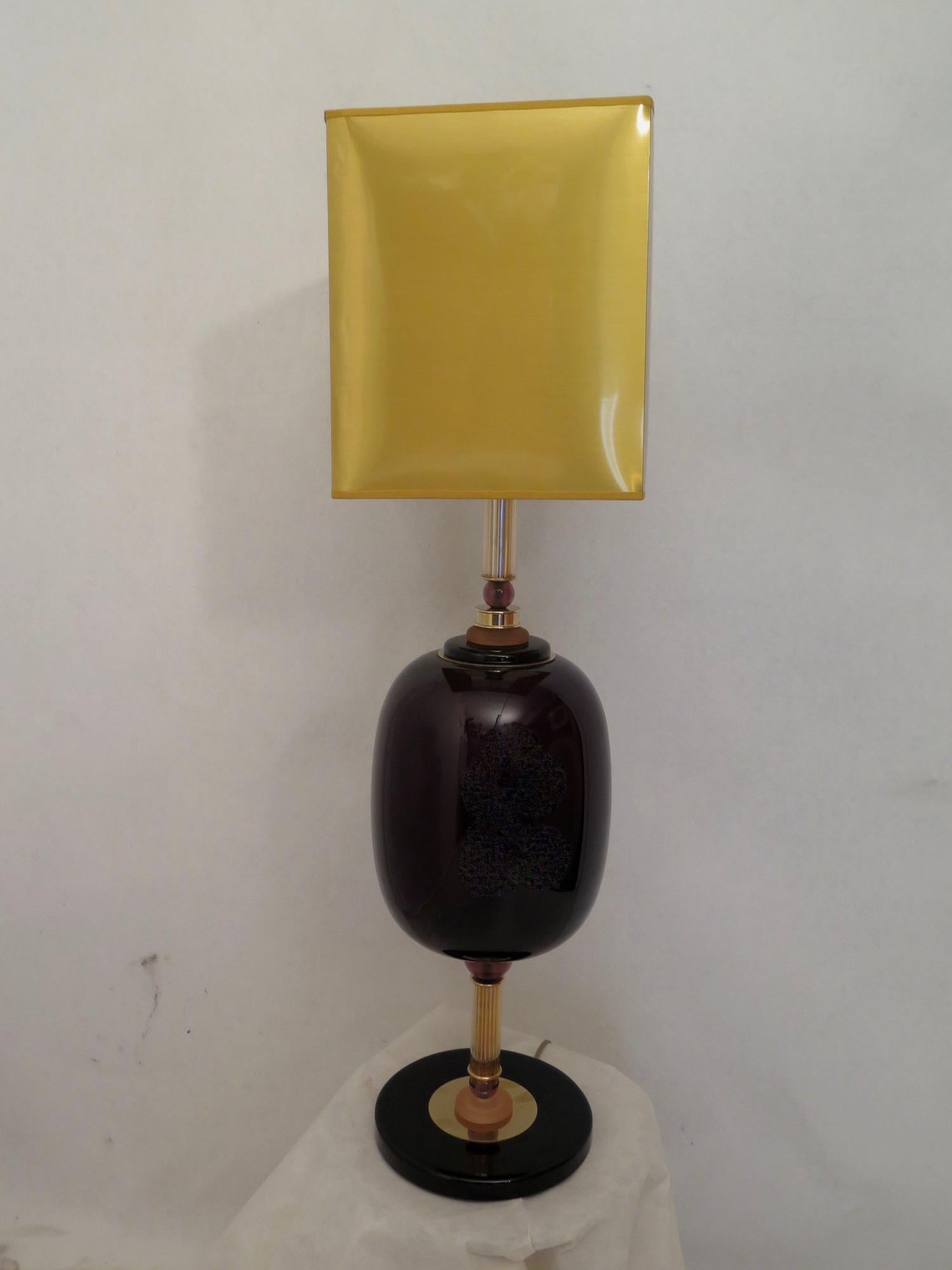 Pair of table lamps from the middle of the century. 

All in Murano glass, black and amber. Formed by a large central sphere in black color and a round base always in black color, between the two are inserted balls and small tubes of Murano glass of