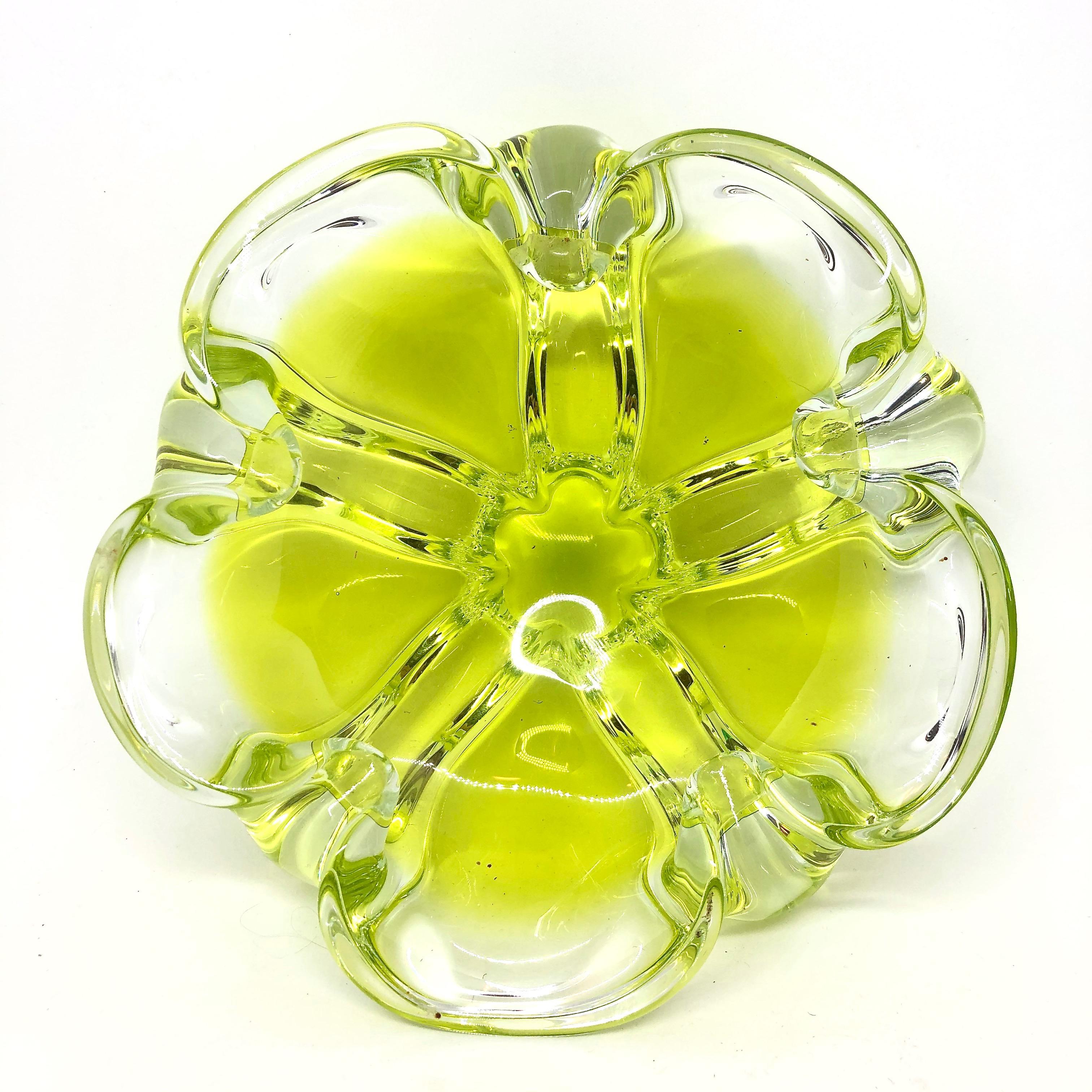 Italian Murano Art Glass Lime Green and Clear Bowl Catchall Italy, Sommerso, 1970s For Sale