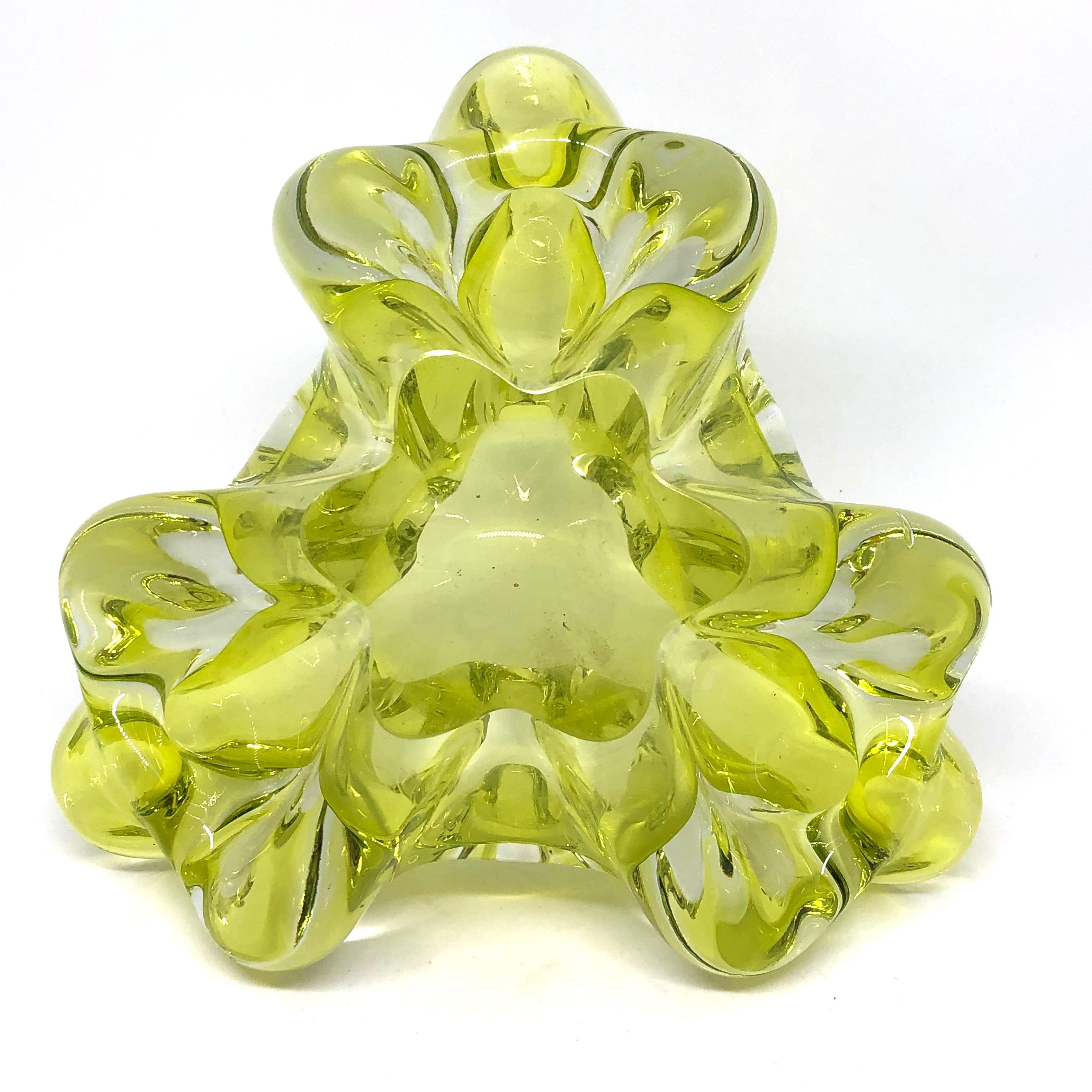 Murano Art Glass Lime Green and Clear Bowl Catchall Italy, Sommerso, 1970s For Sale 2