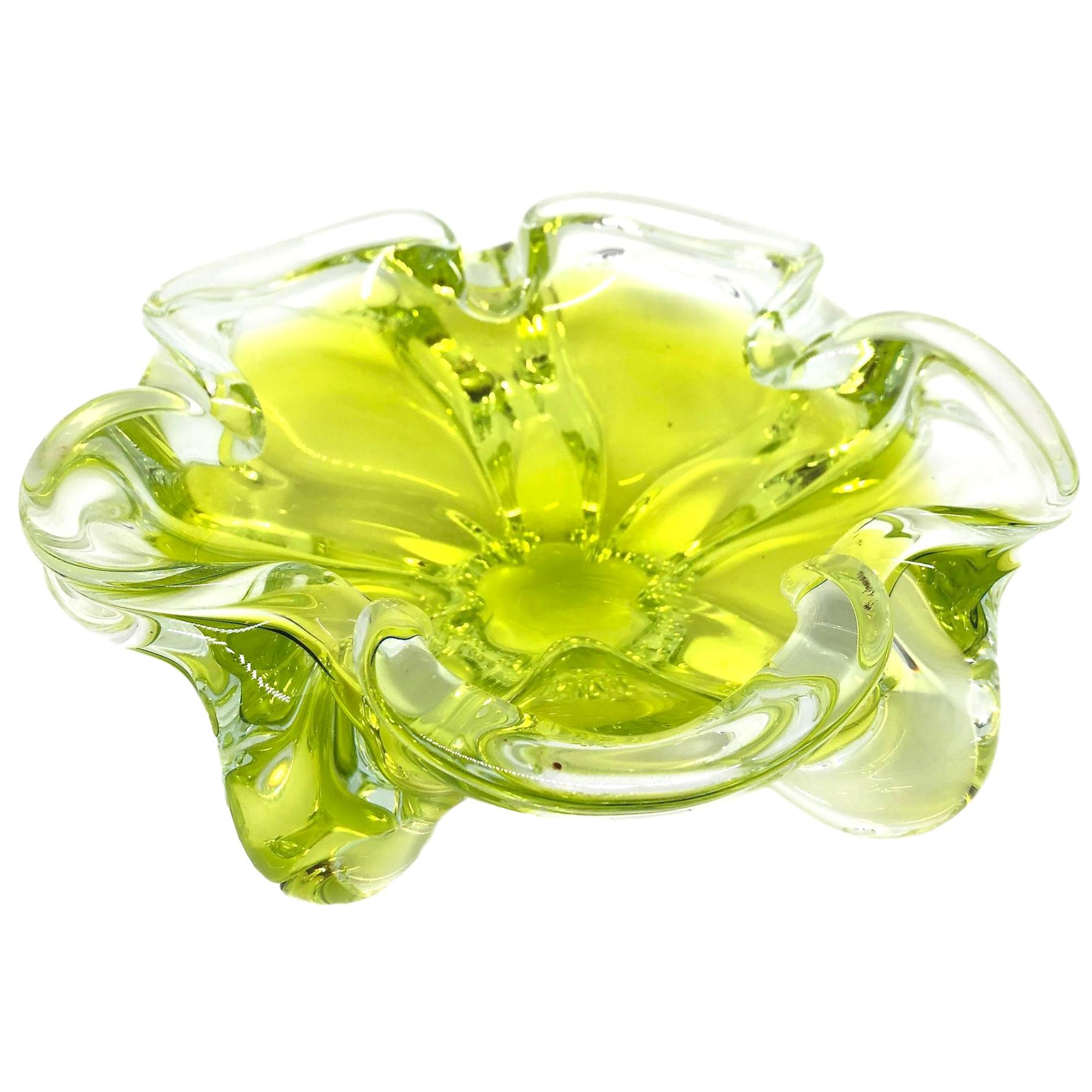 Bol attrape-tout en verre d'art de Murano vert citron et transparent, Italie, Sommerso, 1970