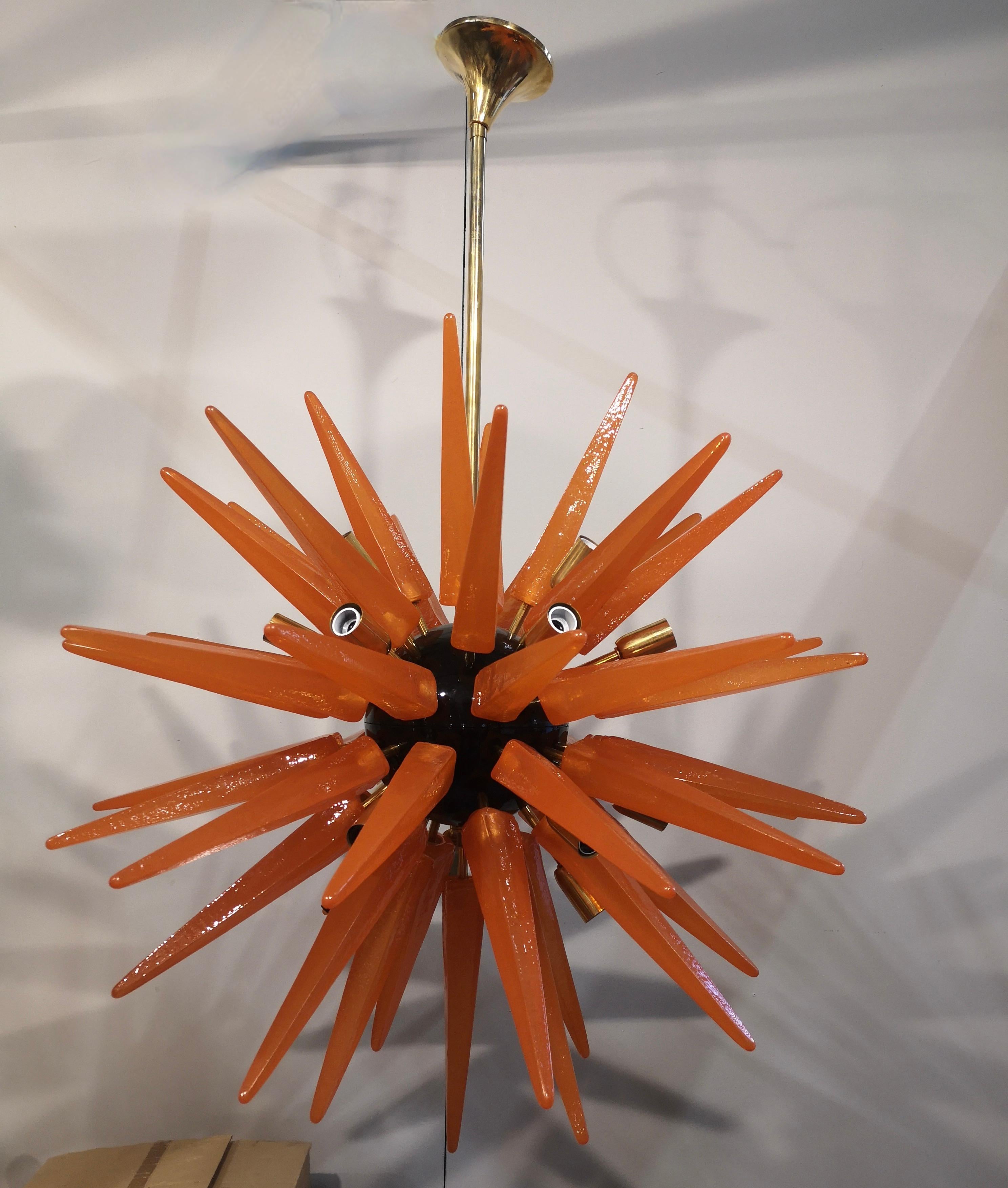 XXIe siècle et contemporain Lustre et pendentif italien du milieu du siècle dernier en verre d'art de Murano de couleur orange, 2000 en vente
