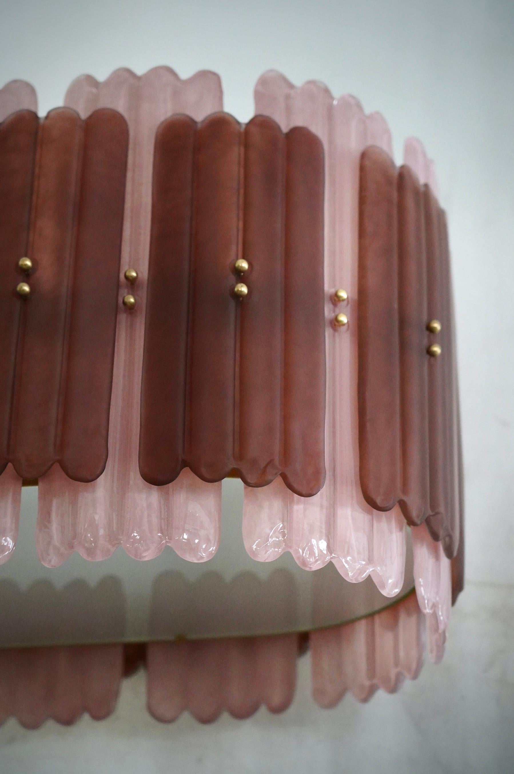 Mid-Century Modern Lustre et pendentif ovale en verre d'art de Murano de couleur rose du milieu du siècle, 2020 en vente