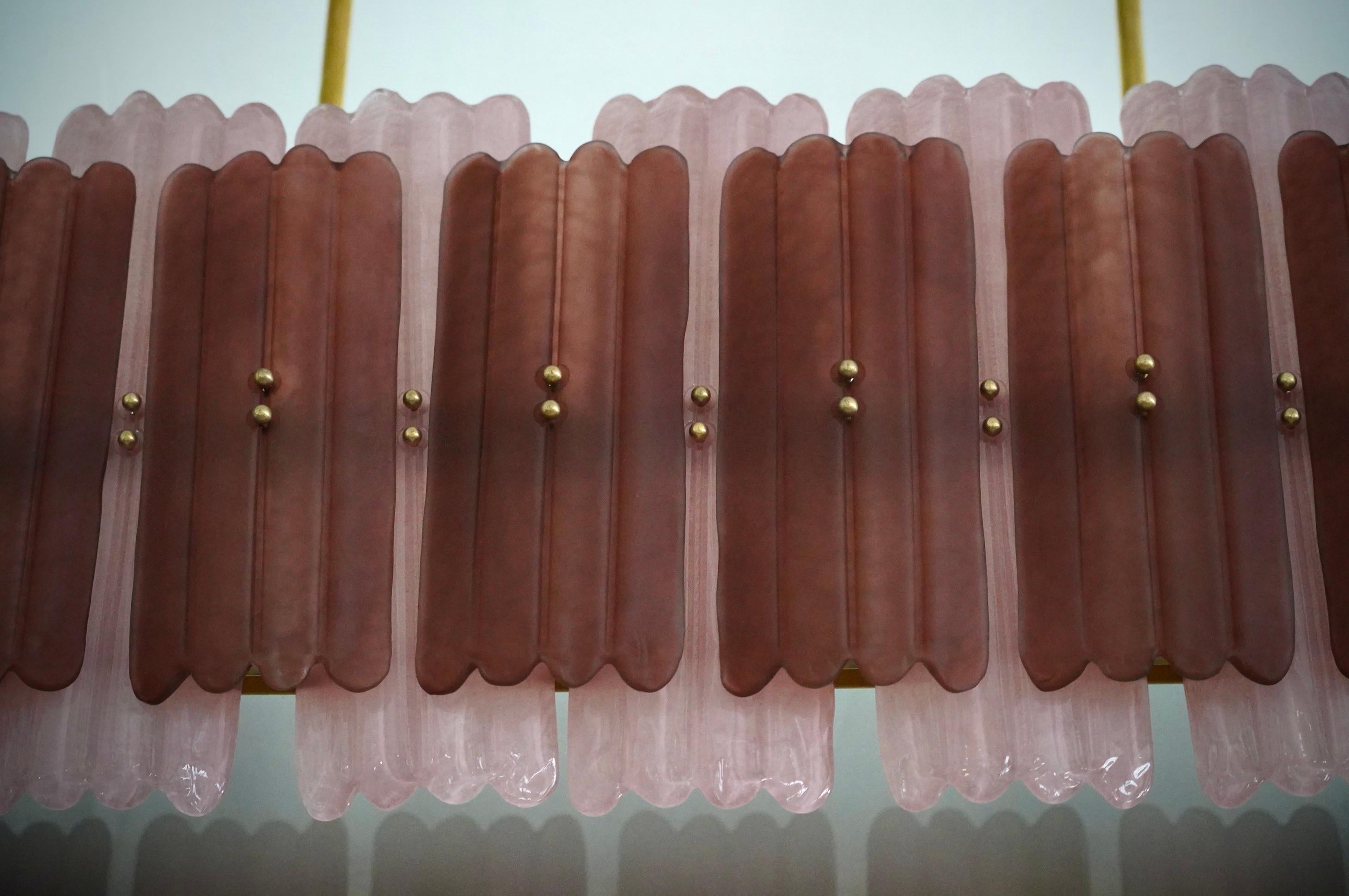 italien Lustre et pendentif ovale en verre d'art de Murano de couleur rose du milieu du siècle, 2020 en vente