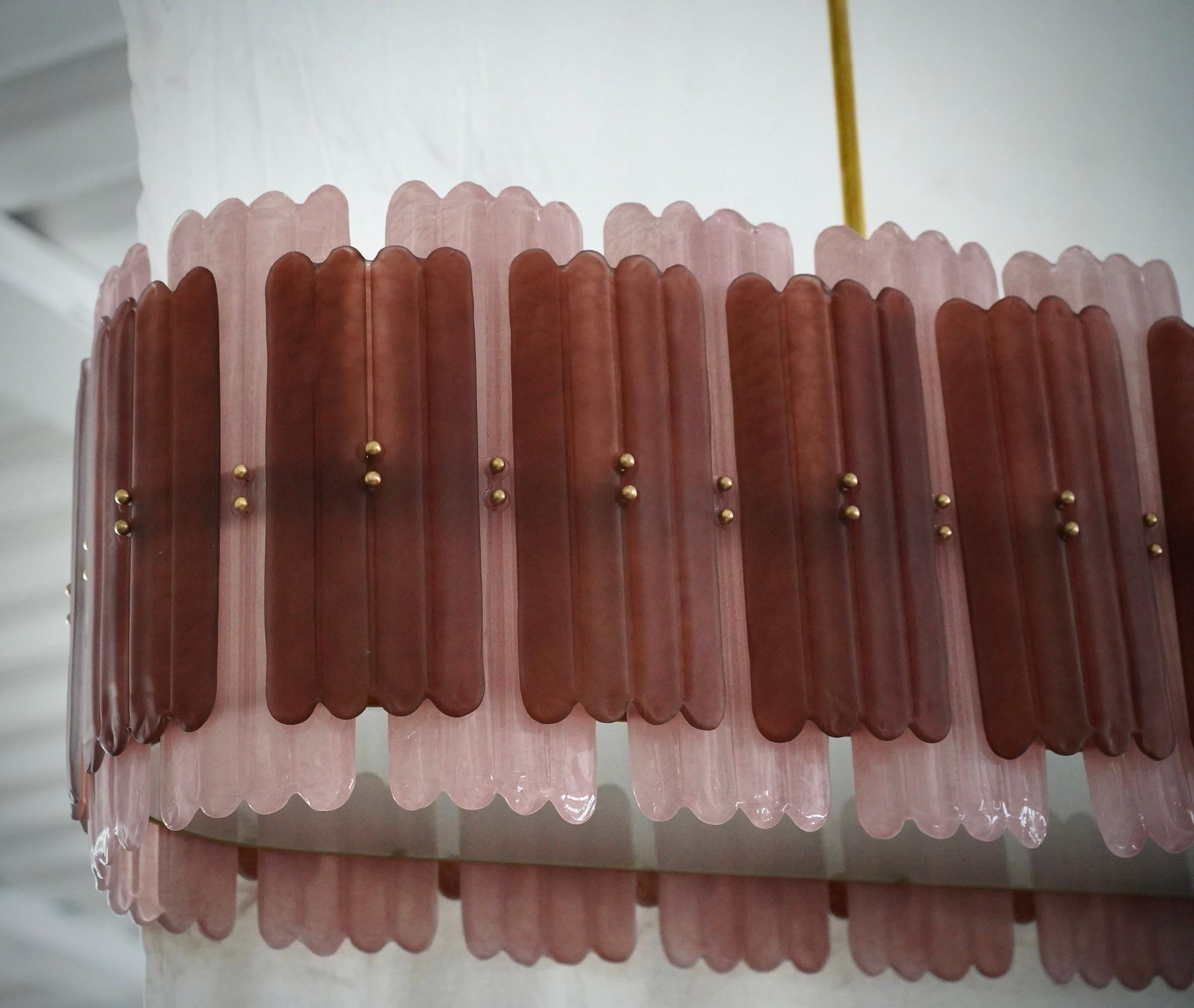 XXIe siècle et contemporain Lustre et pendentif ovale en verre d'art de Murano de couleur rose du milieu du siècle, 2020 en vente