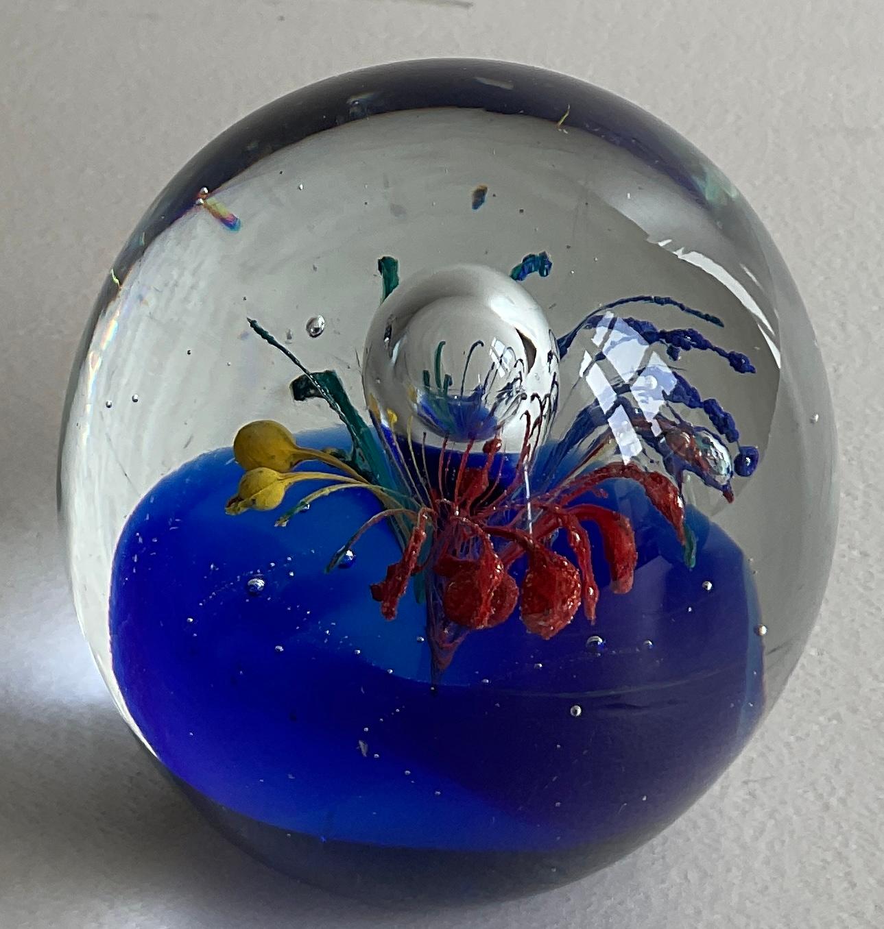 Beautiful, playful and colorful paperweight that will spark your imagination every time you put your eyes on it.

A nice addition to any desktop.

Measures: 3