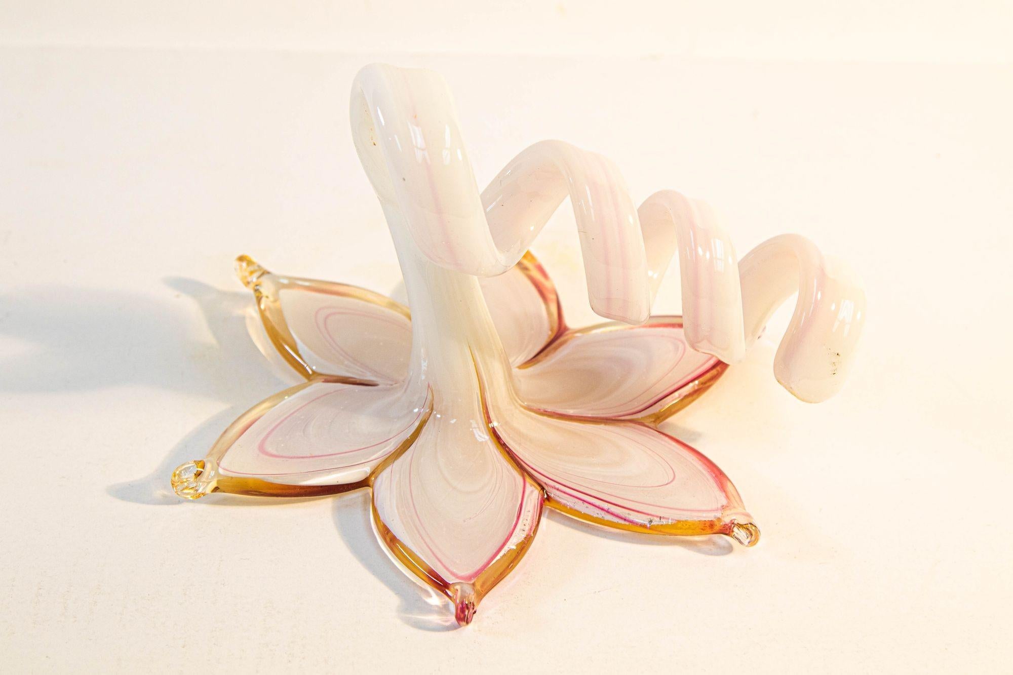 Murano Art Glass Paperweight Lily Shaped Flower with Curled Stem Italy For Sale 4