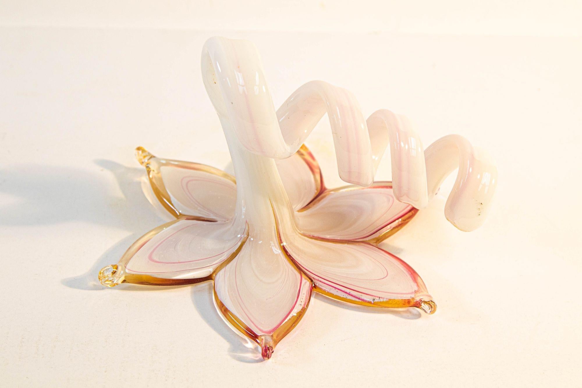 Murano Art Glass Paperweight Lily Shaped Flower with Curled Stem Italy For Sale 3