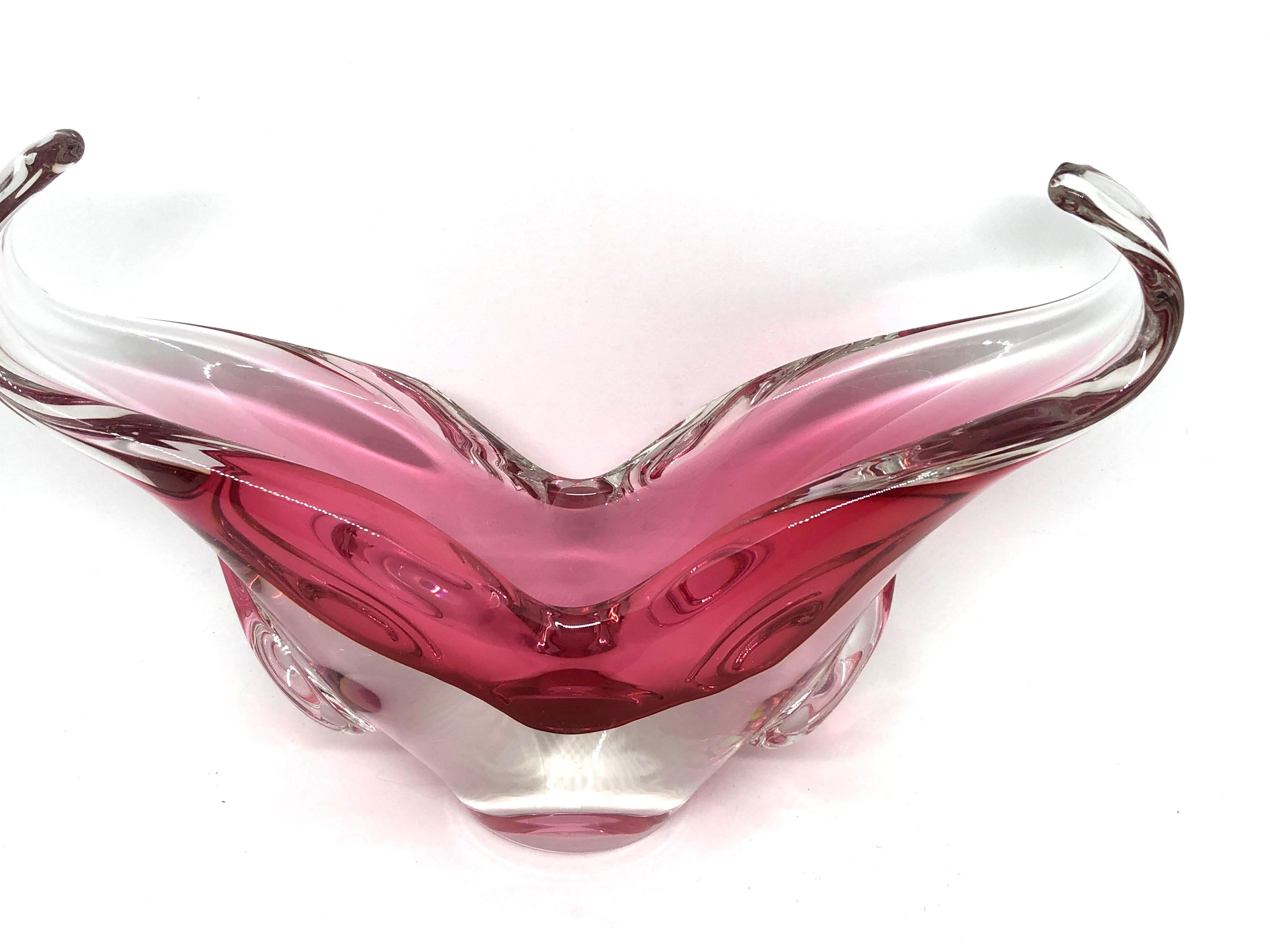 An amazing Venetian Murano glass object in an unusual design and a pretty beautiful pink and clear color. A highly decorative piece useful as center piece, bowl, candy bowl or catchall, Italy, 1970s.