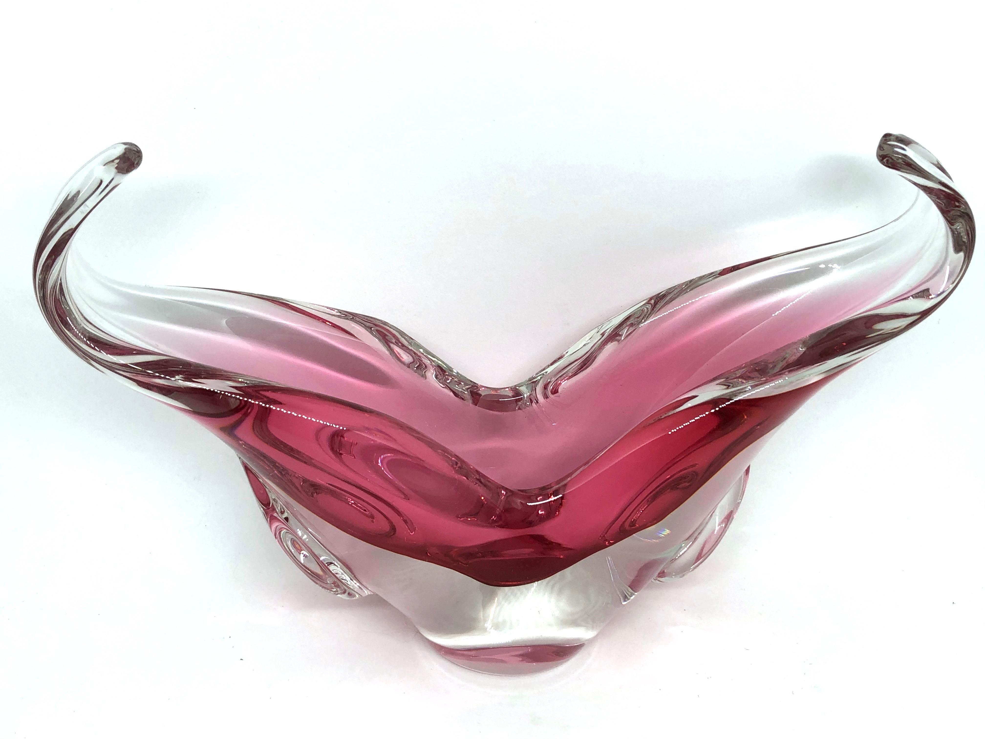 Mid-Century Modern Murano Art Glass Pink and Clear Bowl Object Vintage, Italy, Sommerso, 1970s For Sale