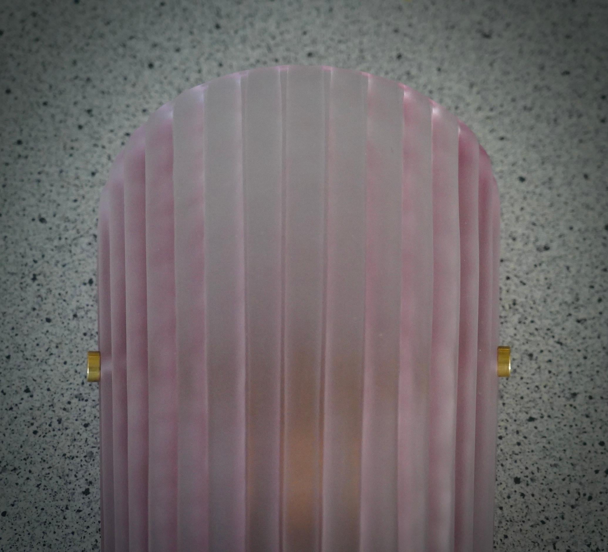 Mid-Century Modern Appliques en verre d'art de Murano, couleur rose sablée et laiton, 2020 en vente