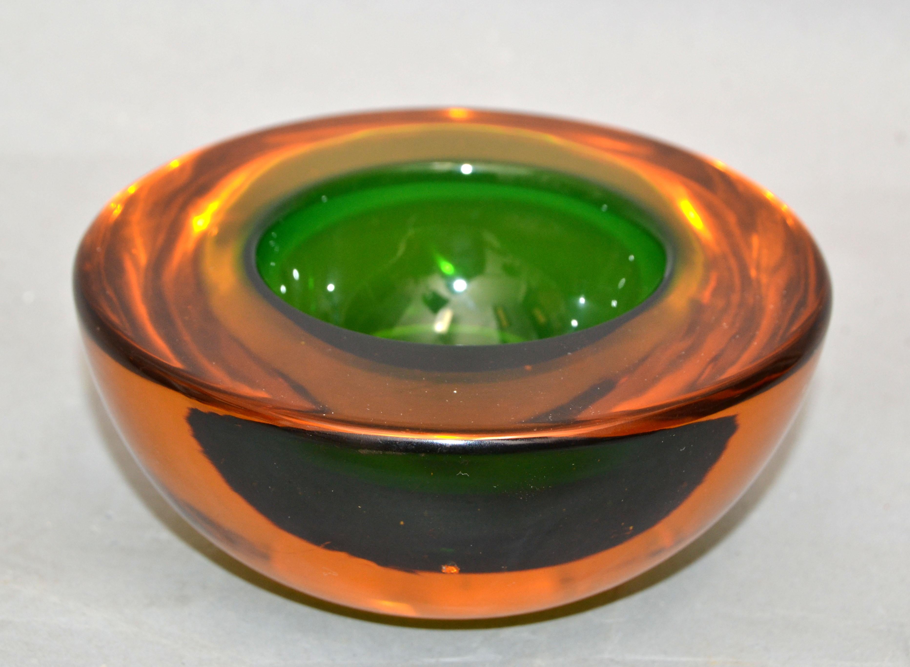 Mid-Century Modern Murano Art Glass Round Amber & Green Blown Glass Catchall Bowl, Italy, 1960 For Sale