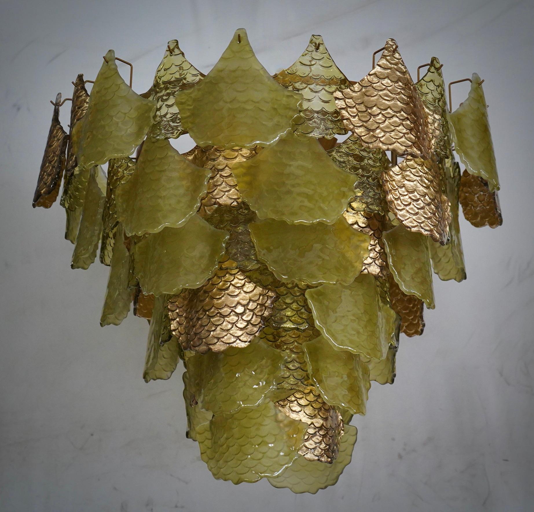 Murano Kunstglas Rund Grün und Gold Farbe Mid-Century Kronleuchter, 2020 (Moderne der Mitte des Jahrhunderts) im Angebot