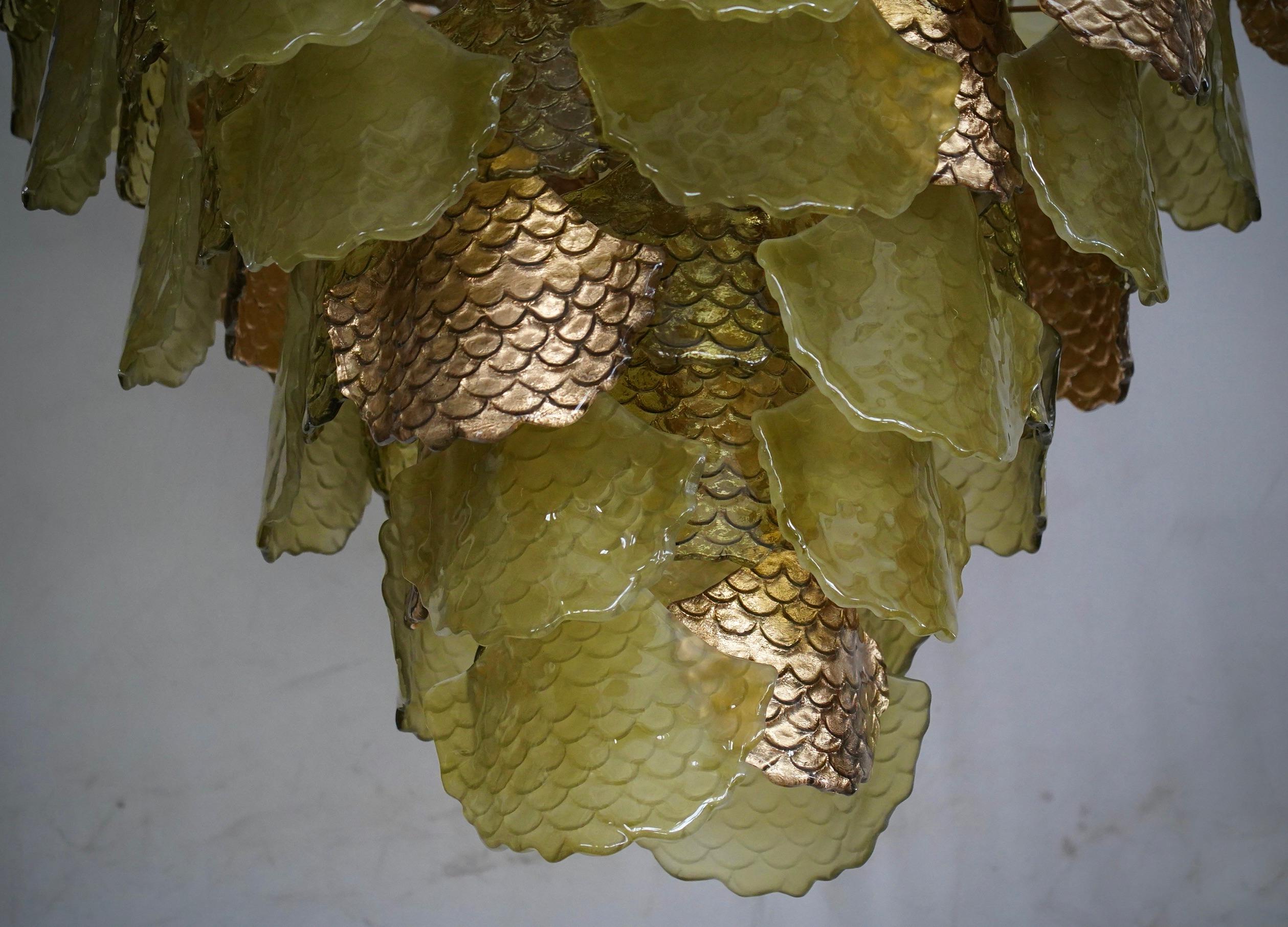 Murano Kunstglas Rund Grün und Gold Farbe Mid-Century Kronleuchter, 2020 (Italienisch) im Angebot
