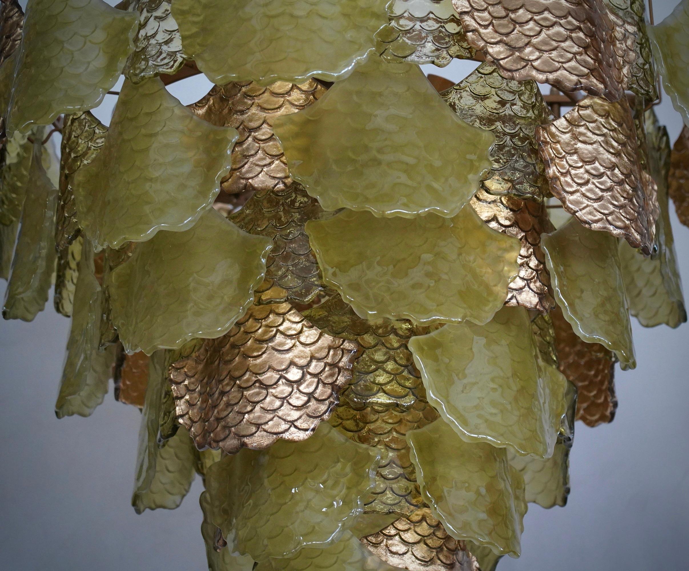 Murano Kunstglas Rund Grün und Gold Farbe Mid-Century Kronleuchter, 2020 im Zustand „Gut“ im Angebot in Rome, IT