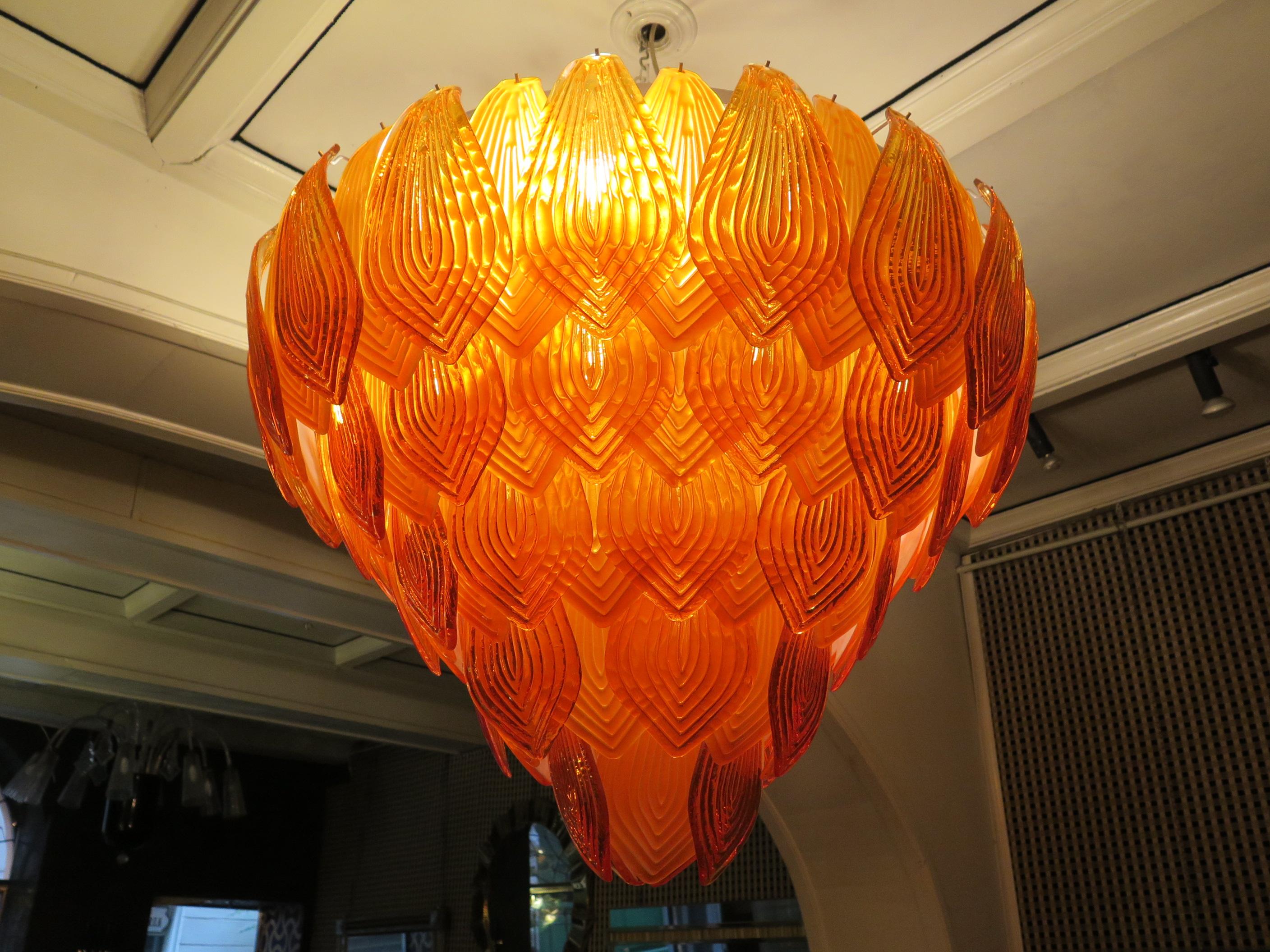 Murano art glass chandelier. Of the first half of the 20th century. Fantastic Venetian orange color. Put in evidence precisely from the first photo, a striking color for this chandelier.

All in Murano art glass, with orange leaves placed all