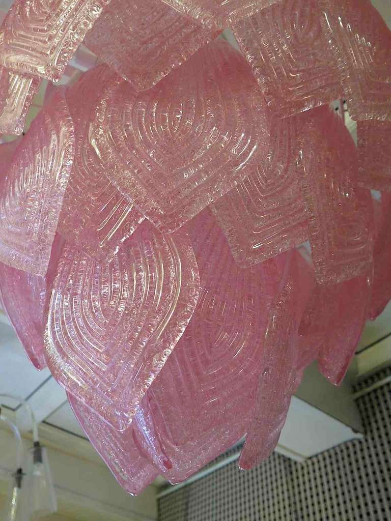 Lustre et pendentif Art déco italien en verre de Murano rond de couleur rose, 1960 en vente 1