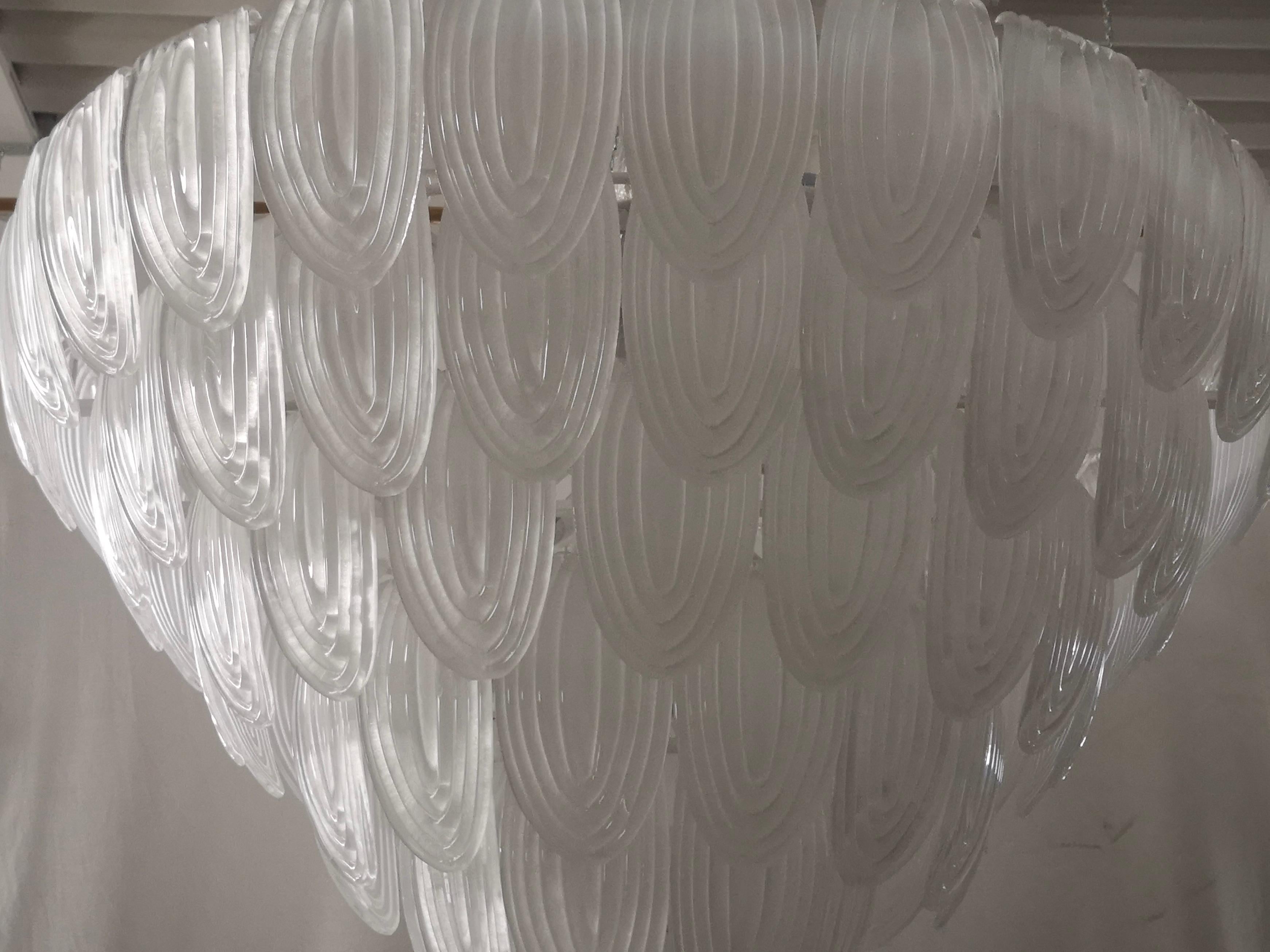 Lampadari e pendenti rotondi in vetro artistico di Murano di colore trasparente/bianco, 2020 In condizioni buone in vendita a Rome, IT