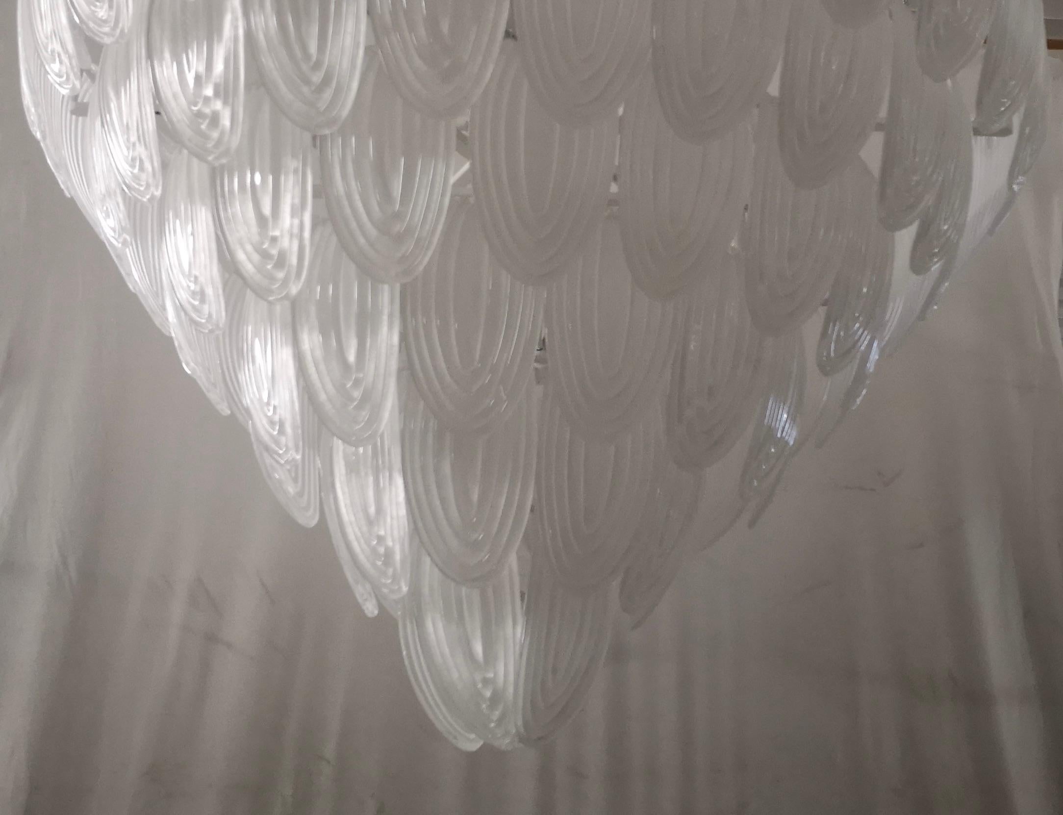 XXI secolo e contemporaneo Lampadari e pendenti rotondi in vetro artistico di Murano di colore trasparente/bianco, 2020 in vendita