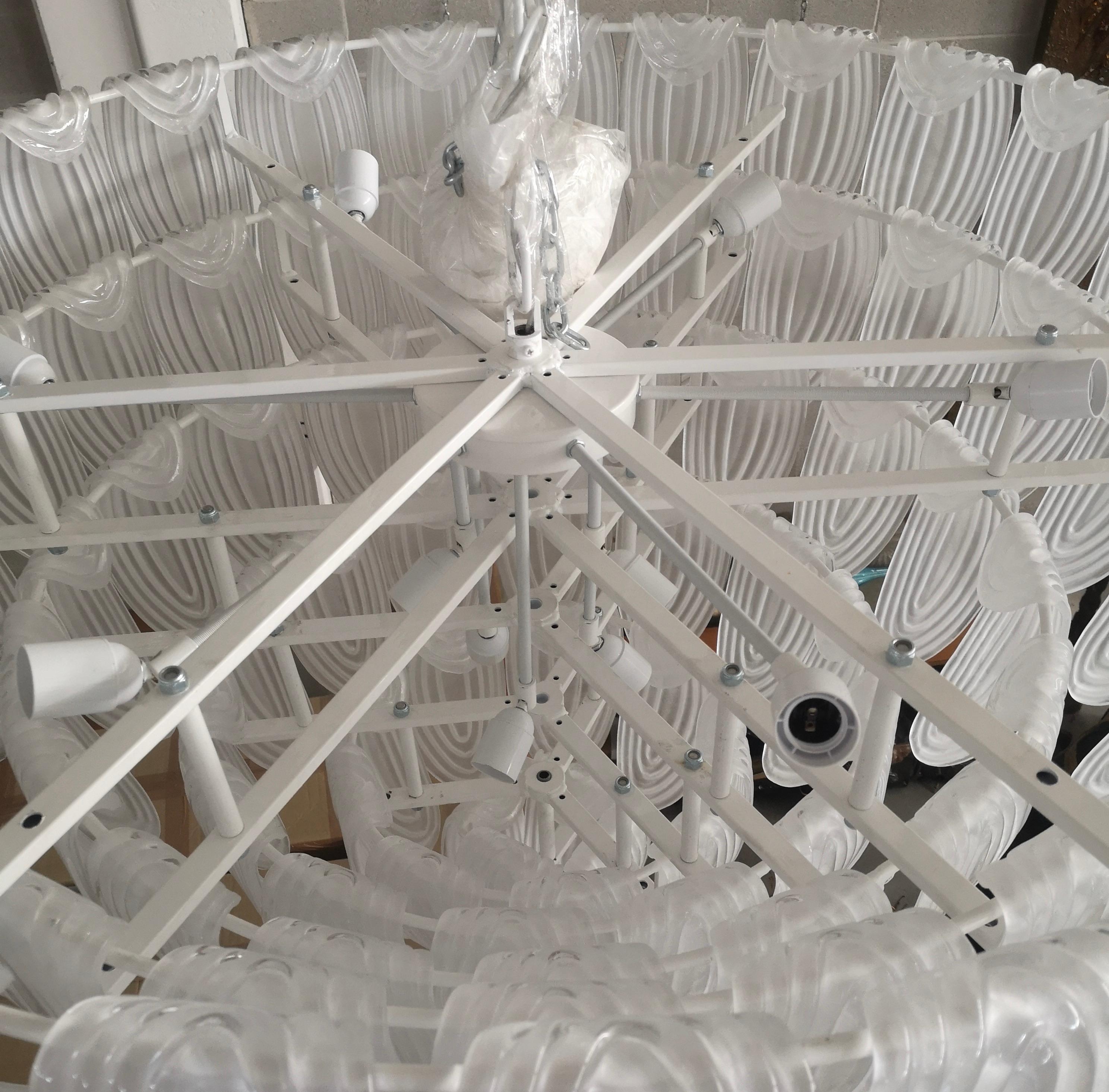 Lampadari e pendenti rotondi in vetro artistico di Murano di colore trasparente/bianco, 2020 in vendita 2