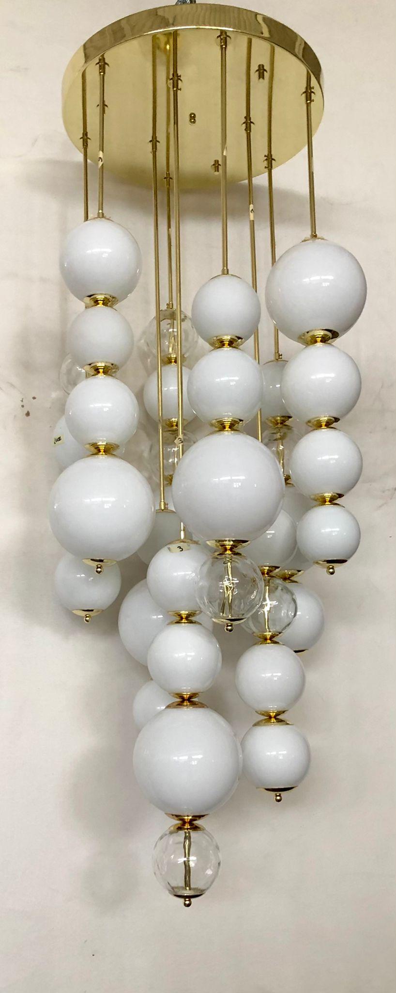 Murano Art Glass Round White Color and Transparent Chandelier, 1980 For Sale 1